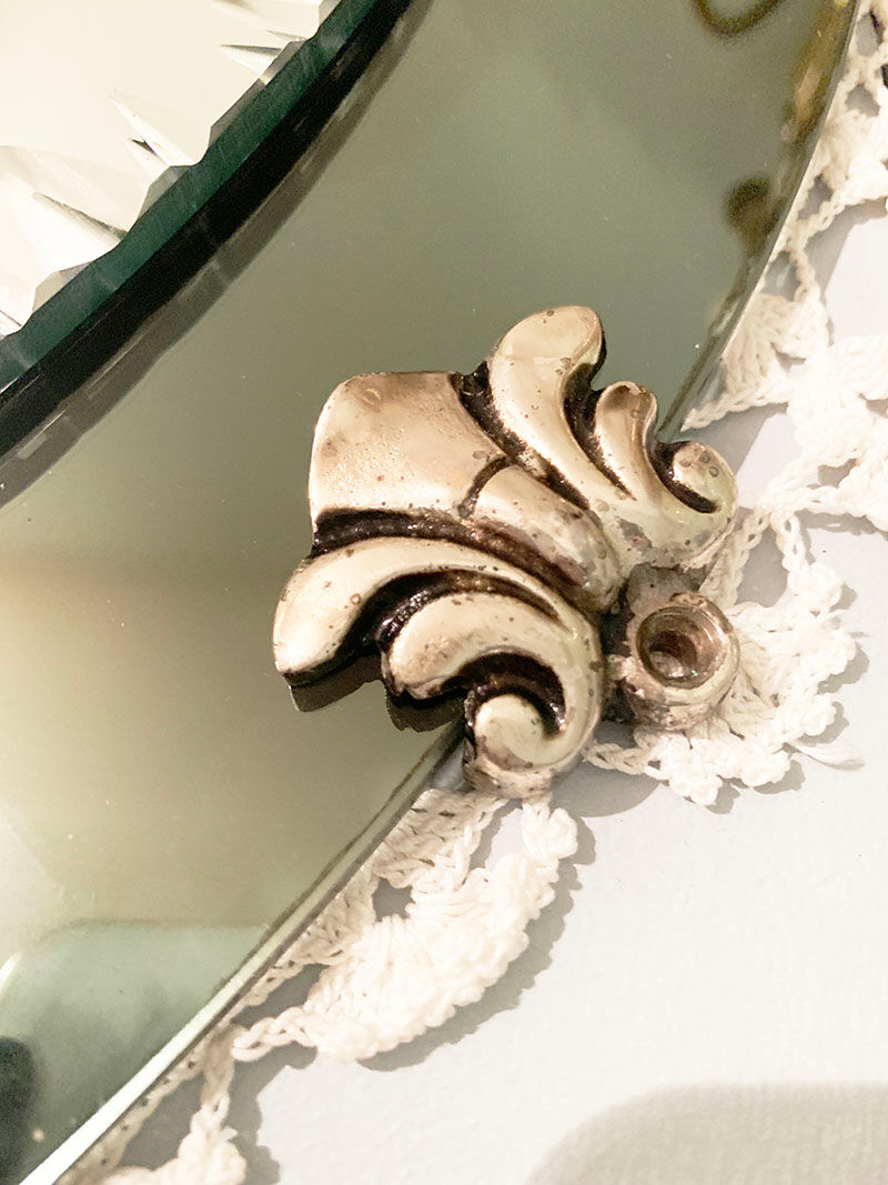 Chiseled double complexion mirror