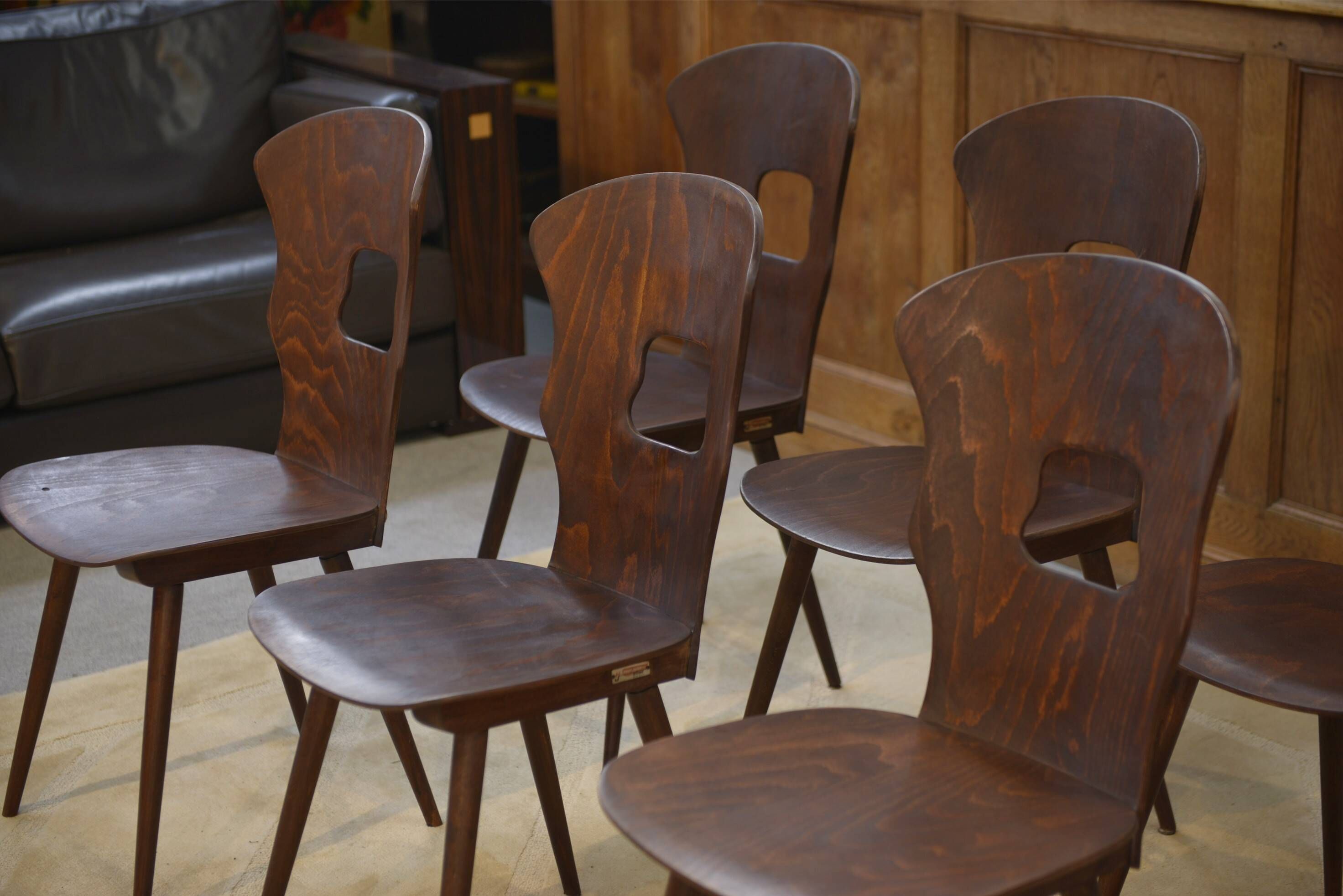Ensemble de 8 chaises Baumann modèle “Gentiane” Henri Julien 1960’s