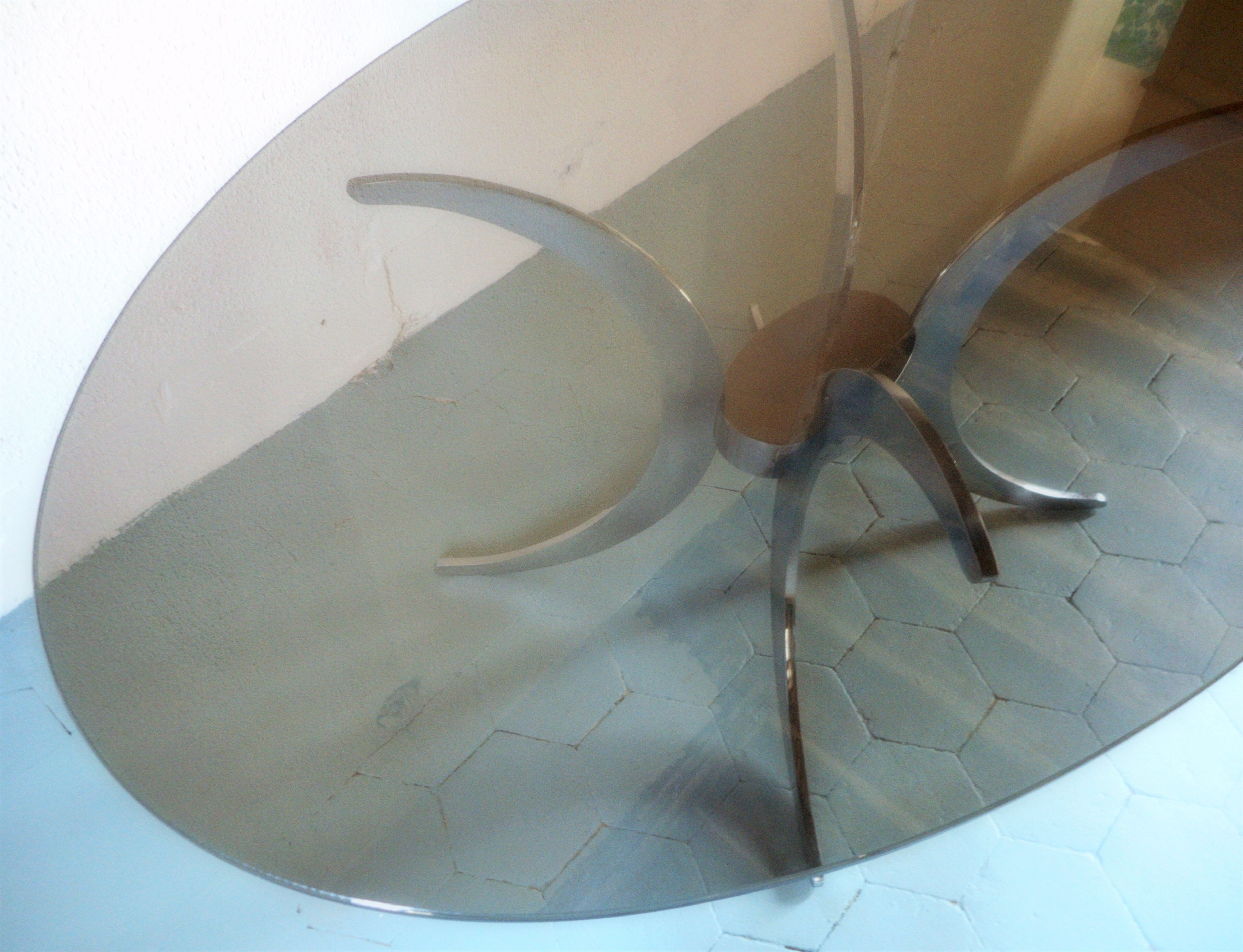 Table en verre fumé