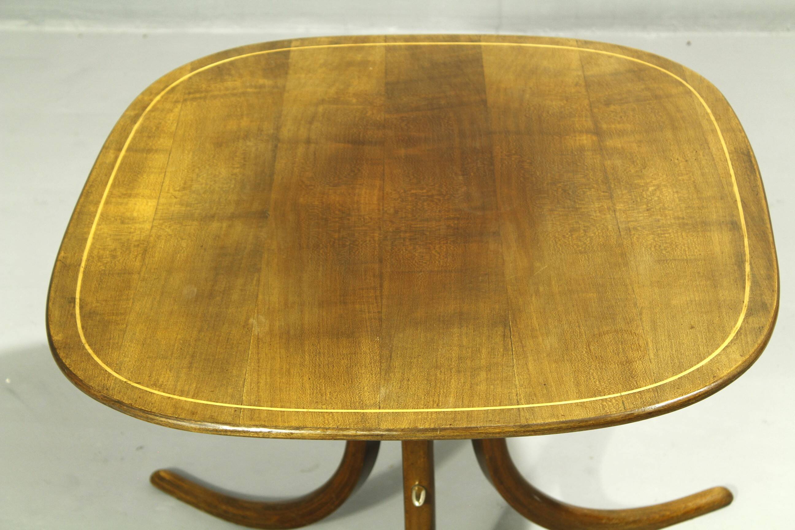Table d'appoint en bois cintré, Allemagne, années 1950