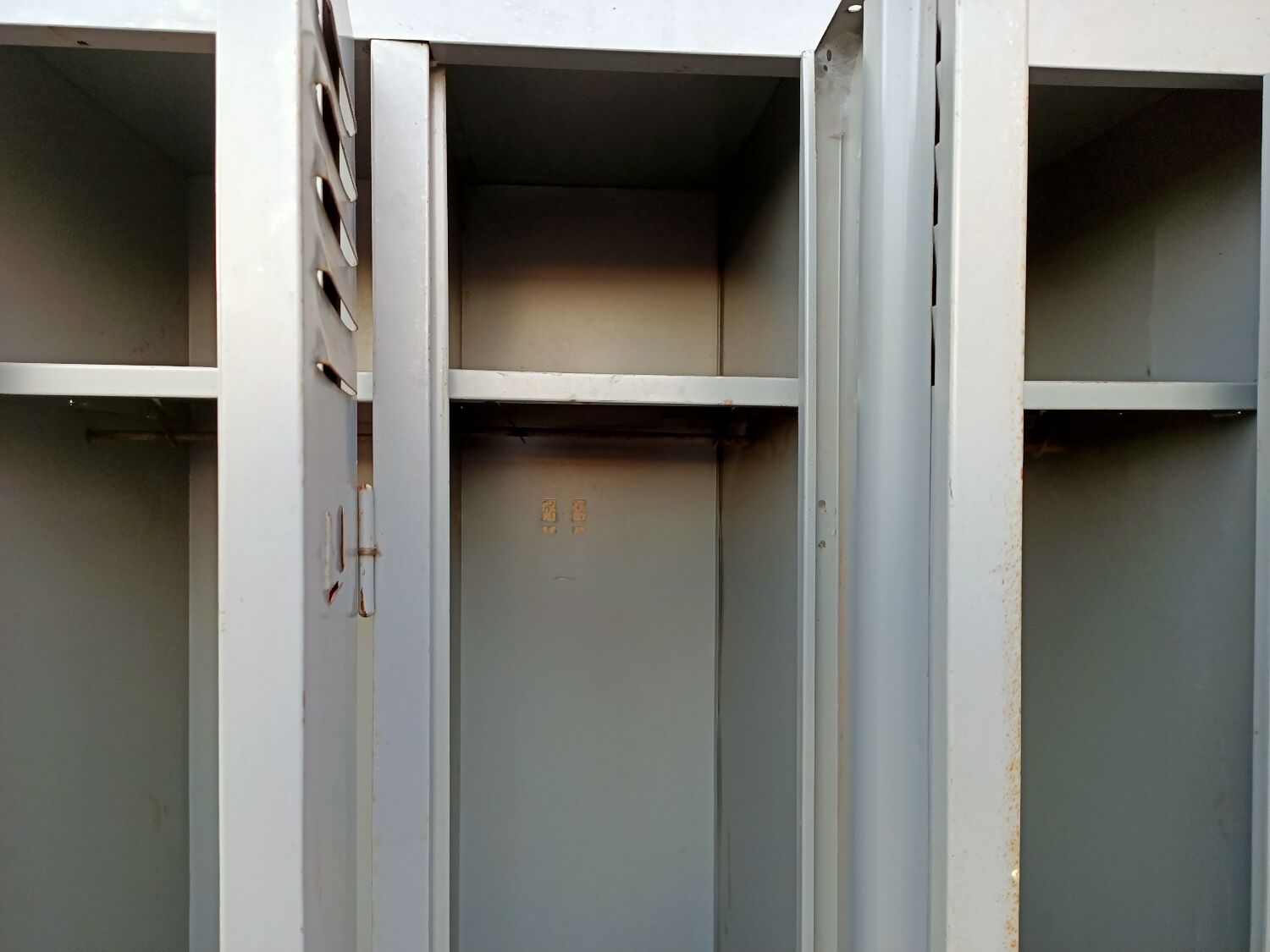 Metal cloakroom cabinet