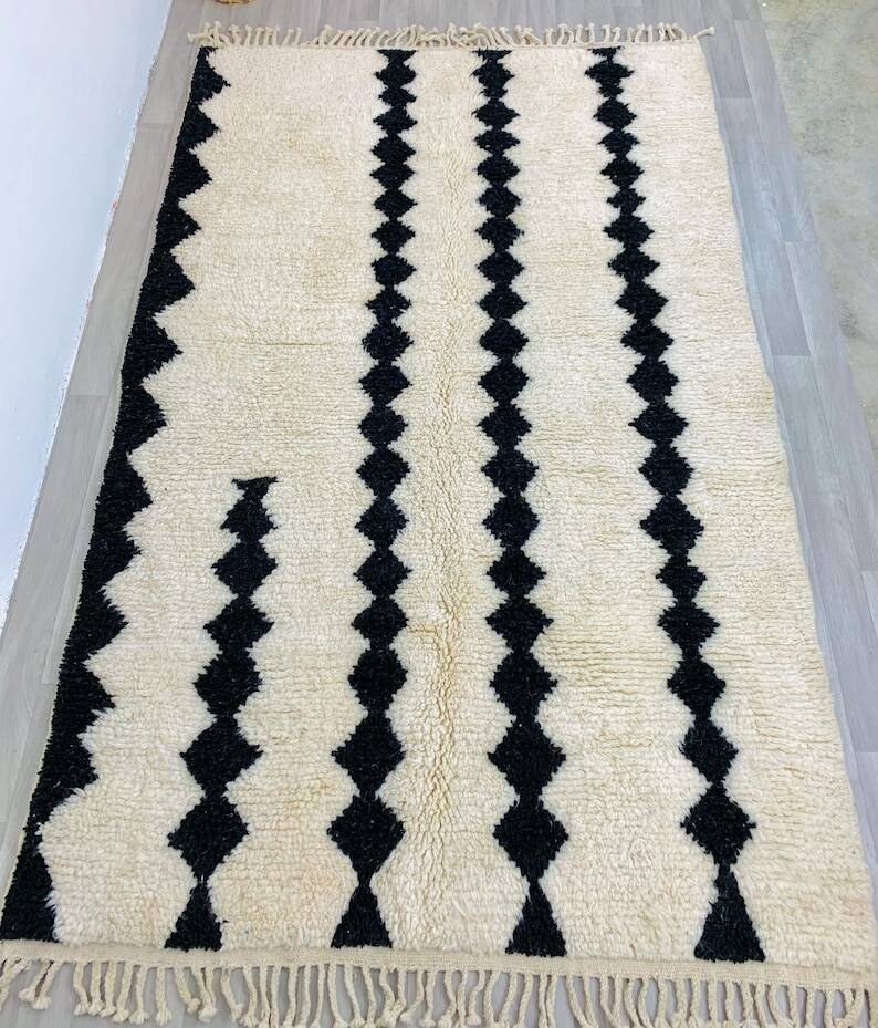 Handmade Moroccan rug in wool 250cm x 150cm