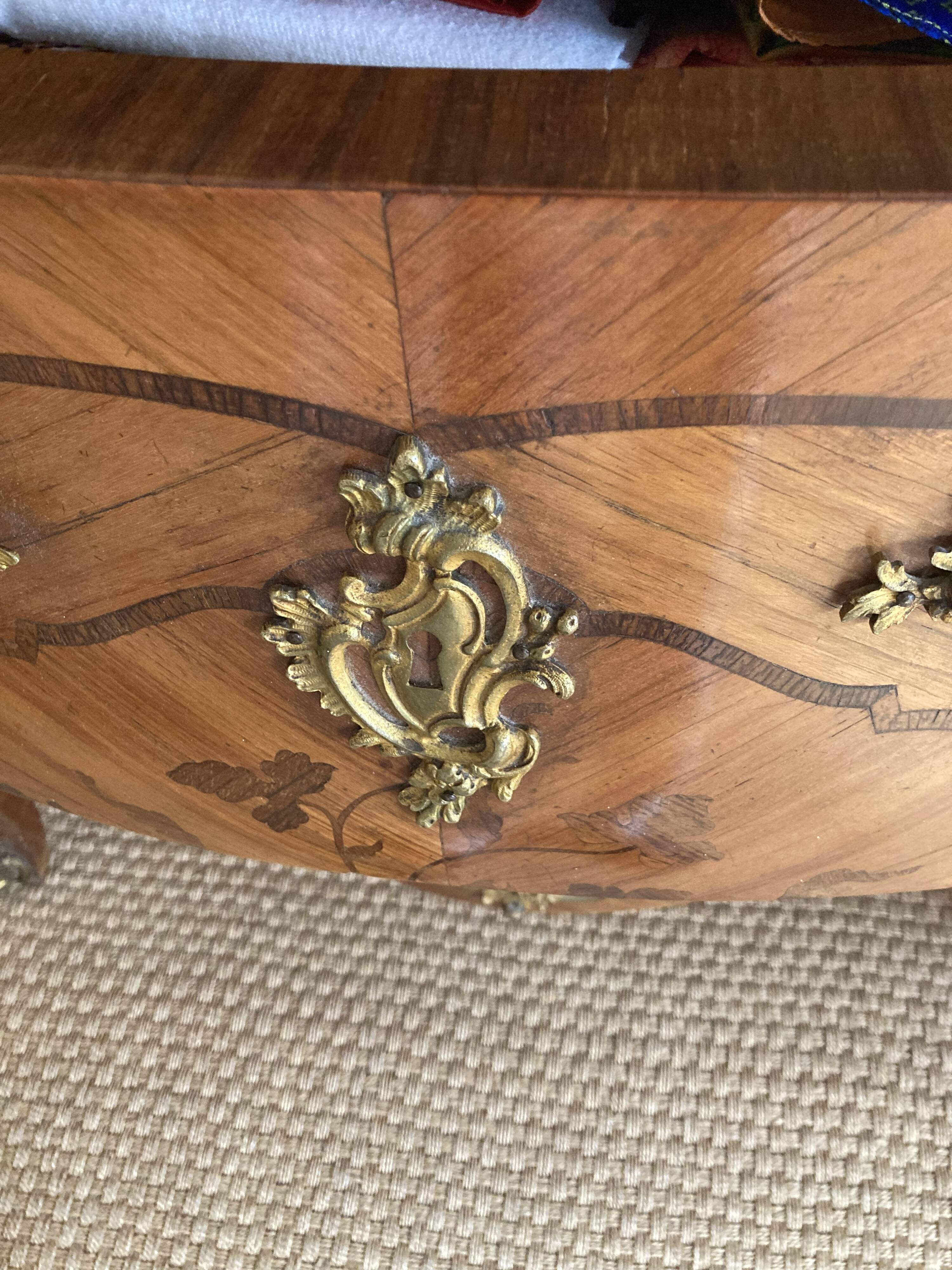 Louis XV style chest of drawers, early 1900s