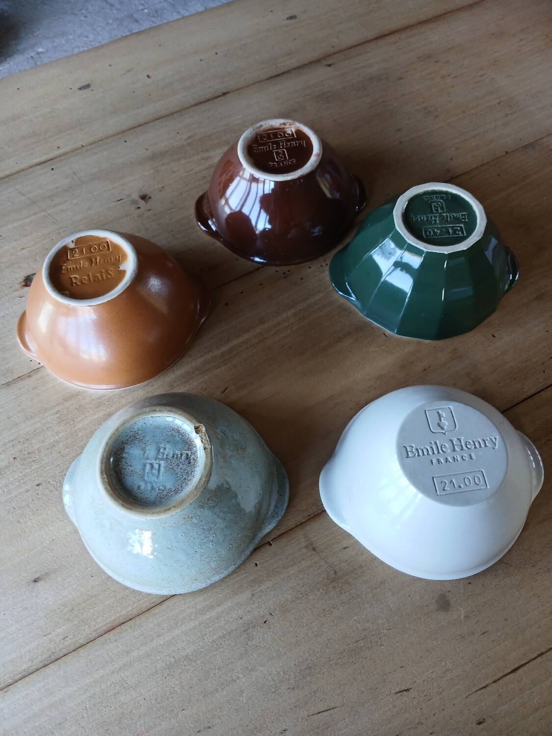 5 old Émile Henry bowls