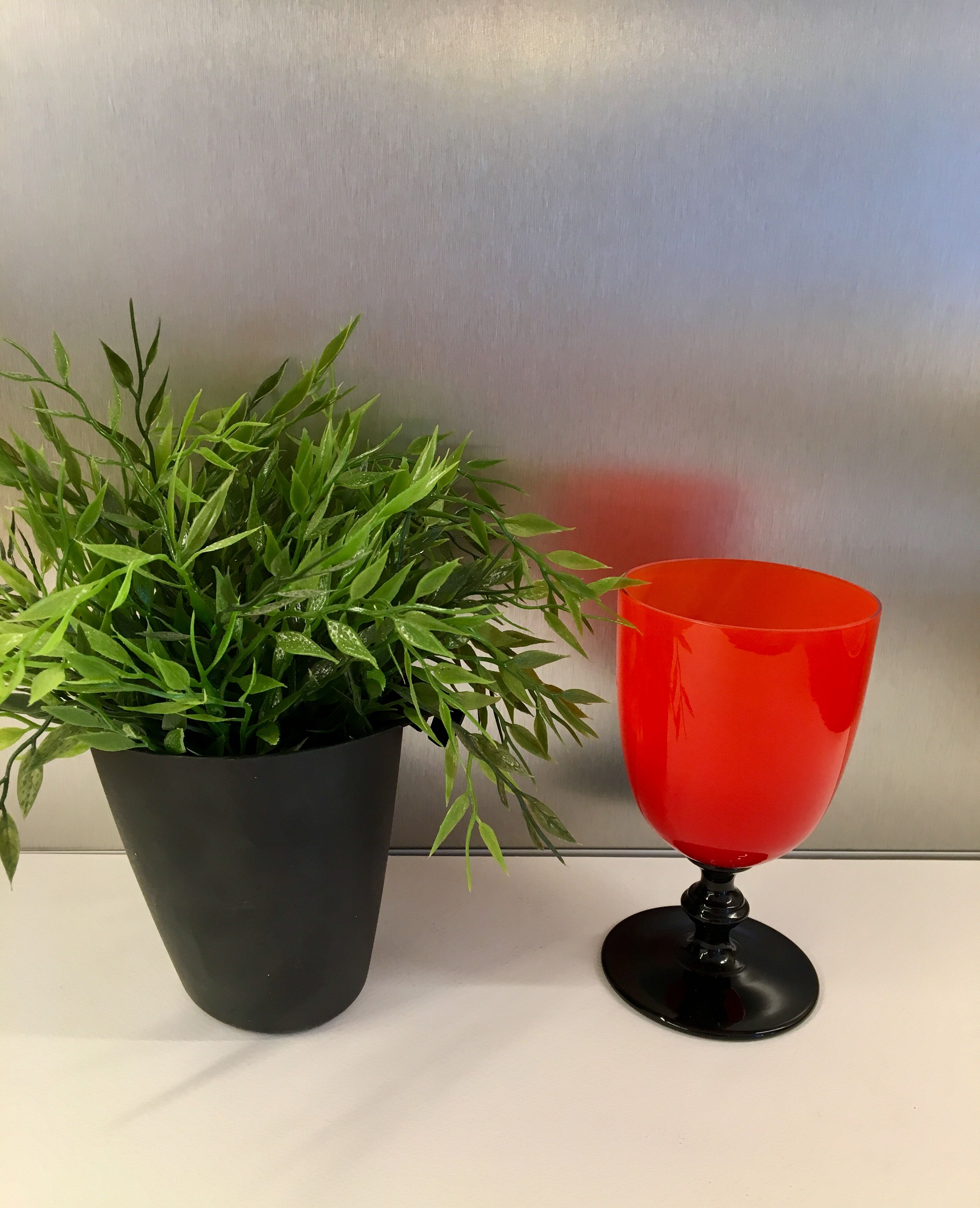 Vase vintage rouge et noir années 70