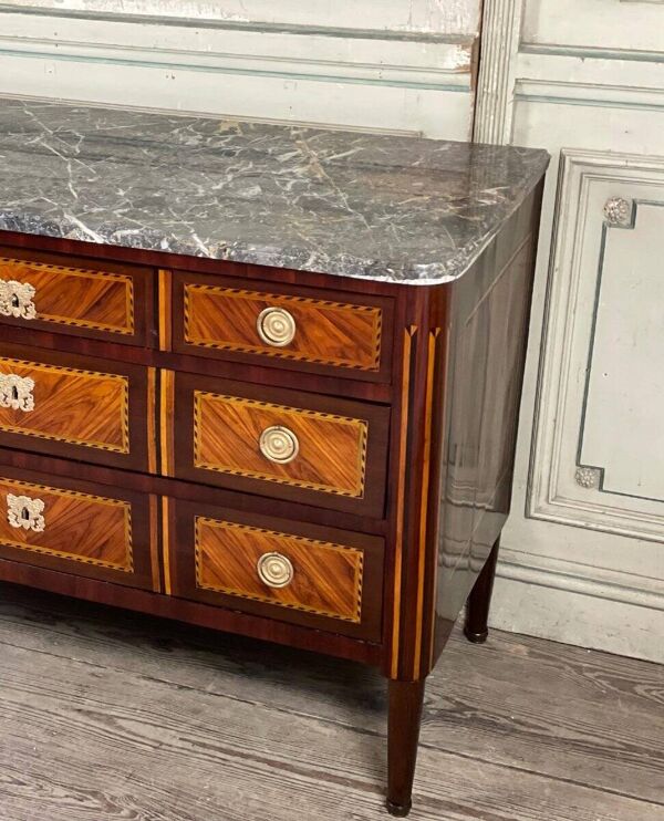 Commode Louis XVI en placage, bronze doré et marbre gris des Ardennes, XVIIIème siècle
