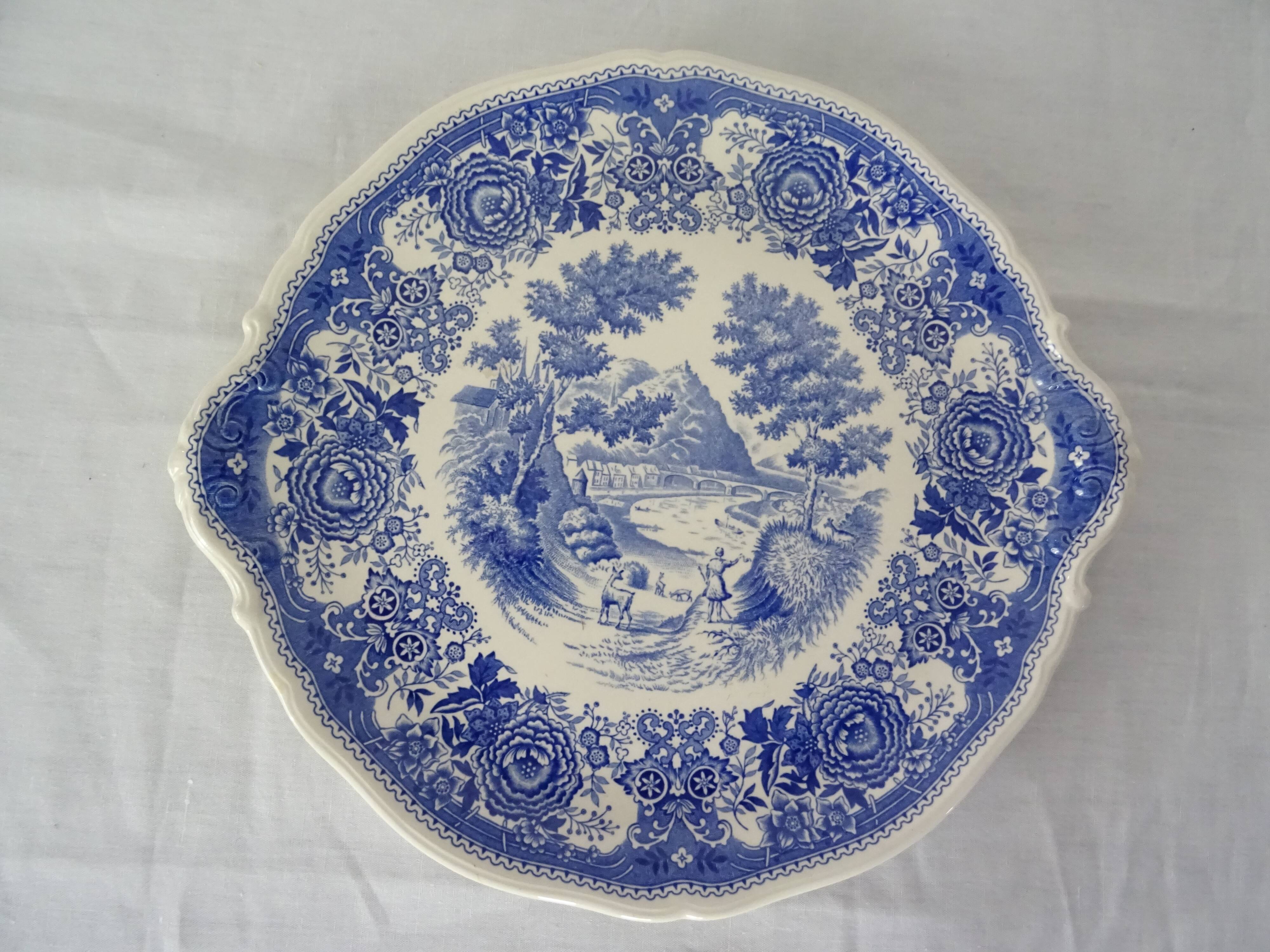 Round ceramic faience dish villeroy boch burgerland blue
