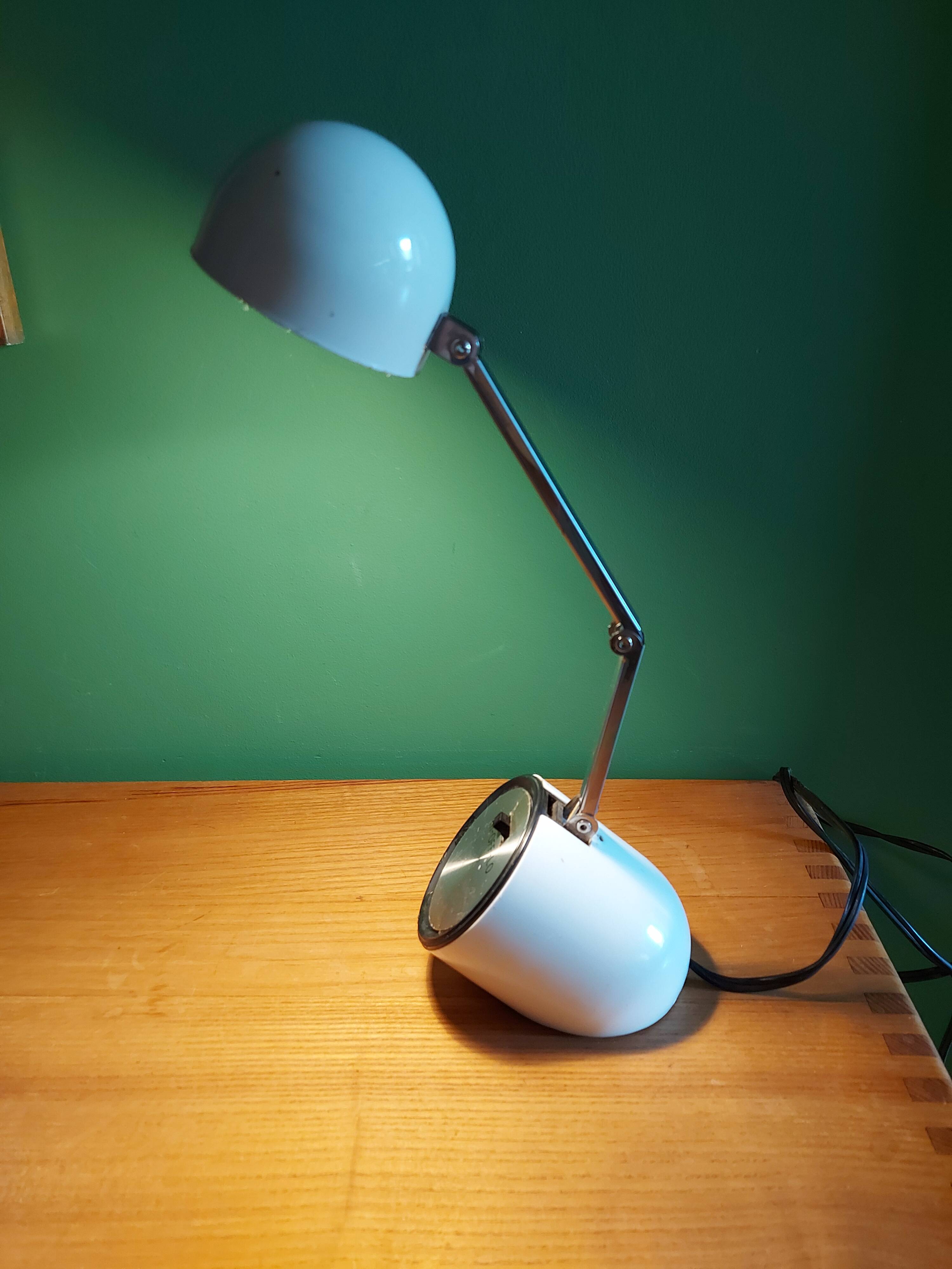 Well-lite vintage lamp