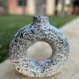 Round varnished flower vase