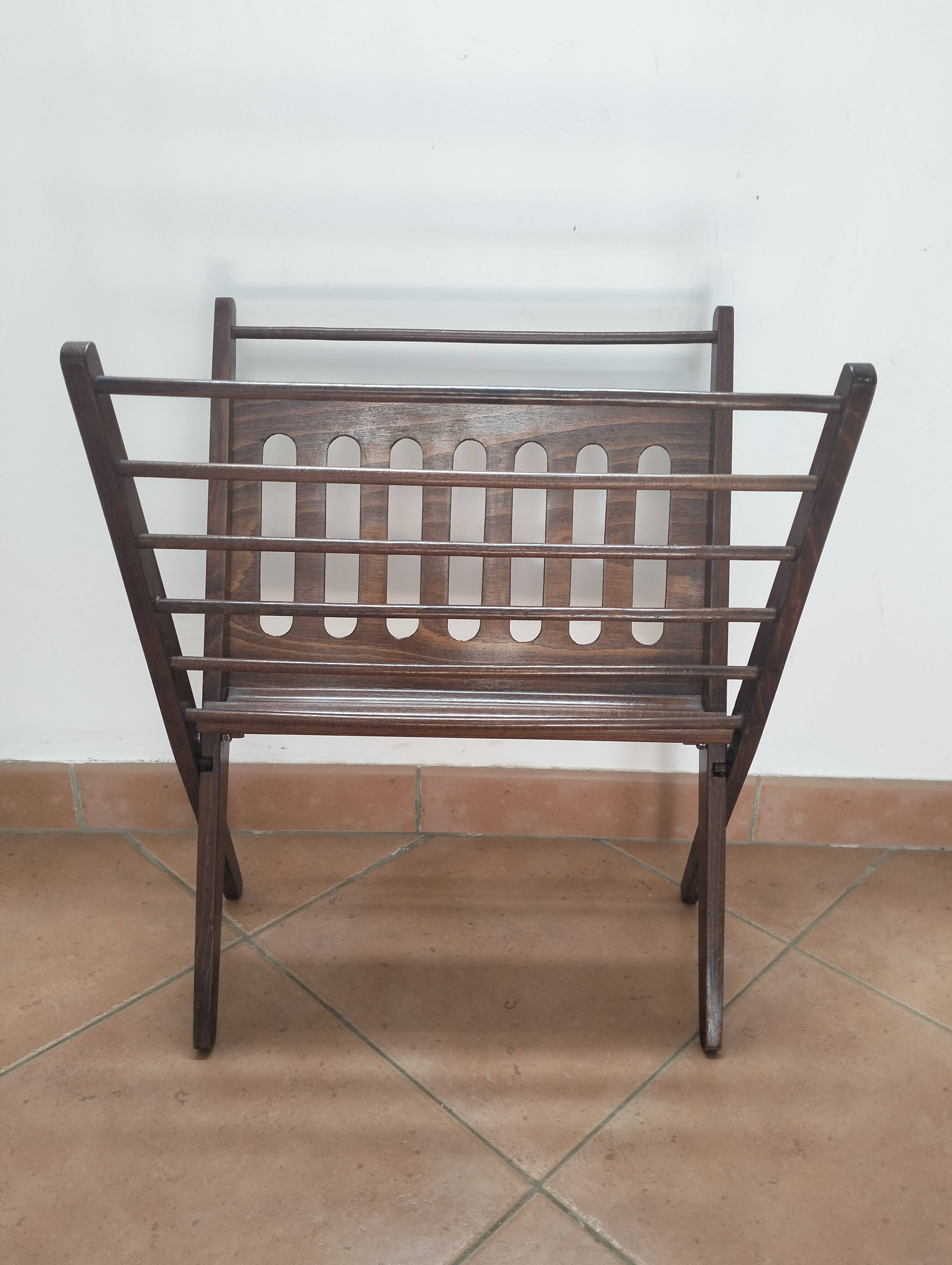 Porte revue en bois