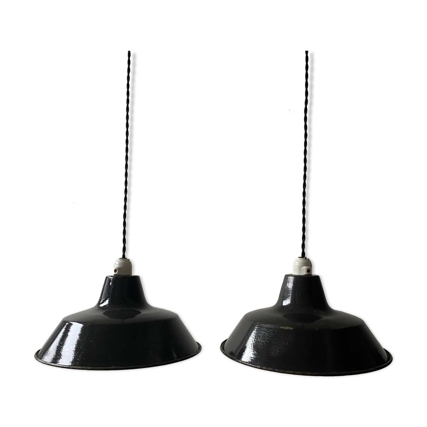 Lot 2 old industrial enamelled suspensions 30 cm