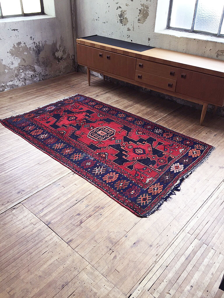 Hand knotted Persian rug - 210x126cm