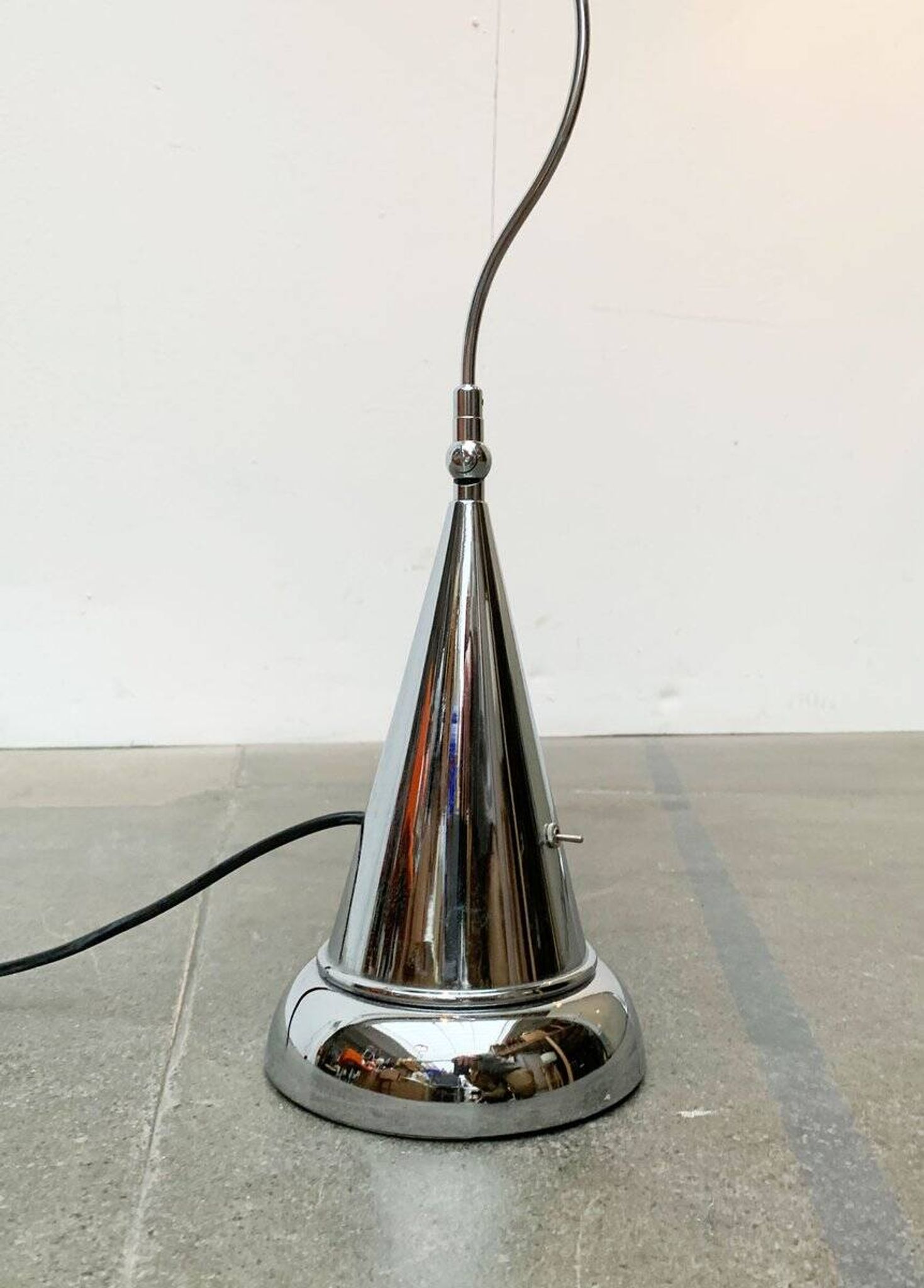 Postmodern Italian floor lamp by Andrea Bastianello for Disegnoluce, 1980s.