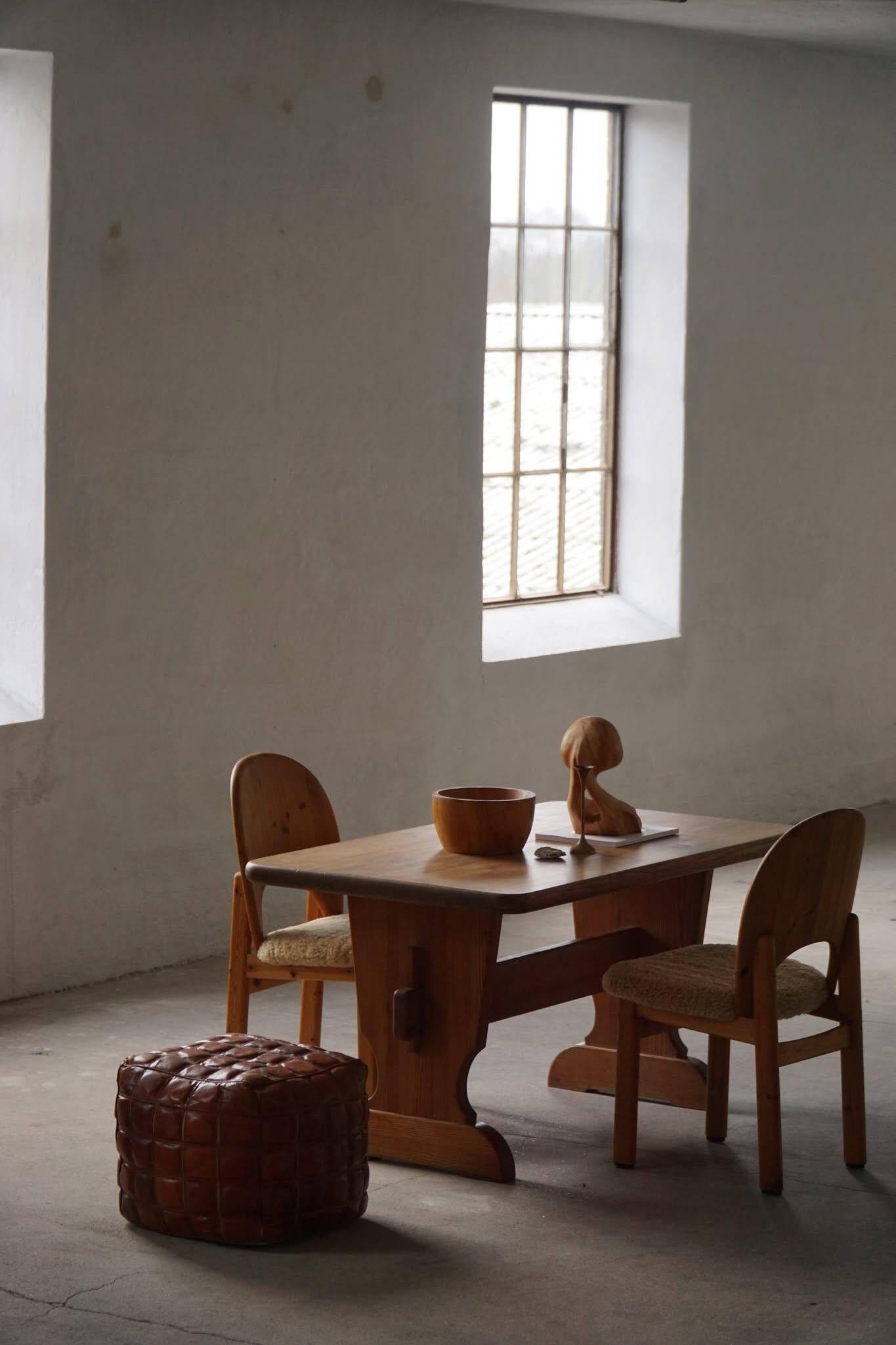 Swedish solid pine dining table from the mid-20th century, Åby Möbelfabrik, 1940s.