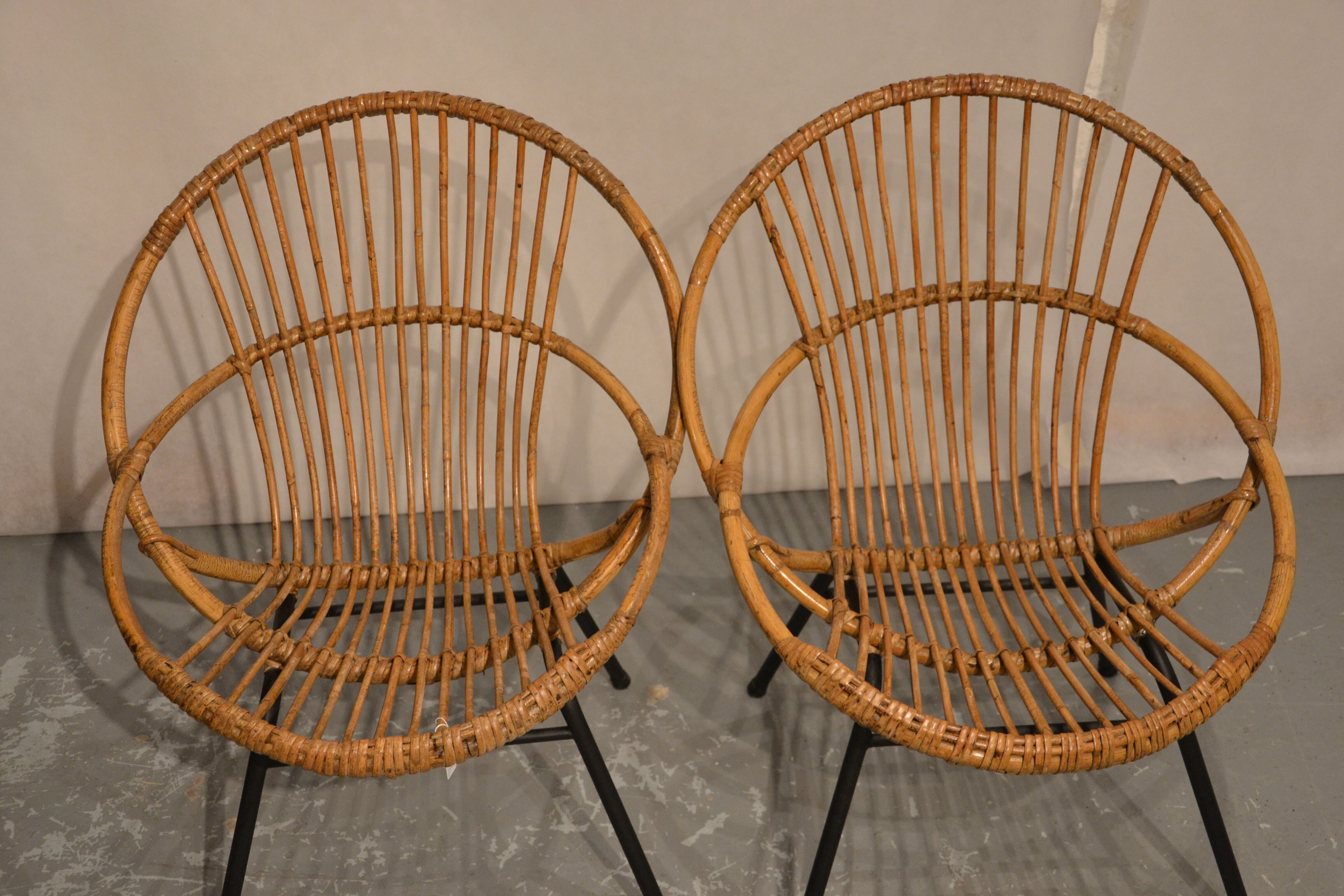 Paire de fauteuils coquille en rotin