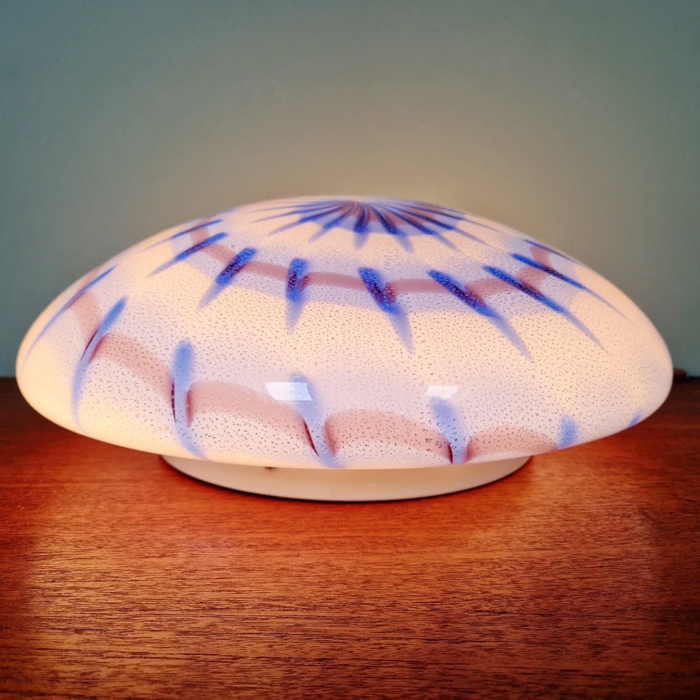 Ceiling light/wall sconce in blue and white Murano glass, 1970.