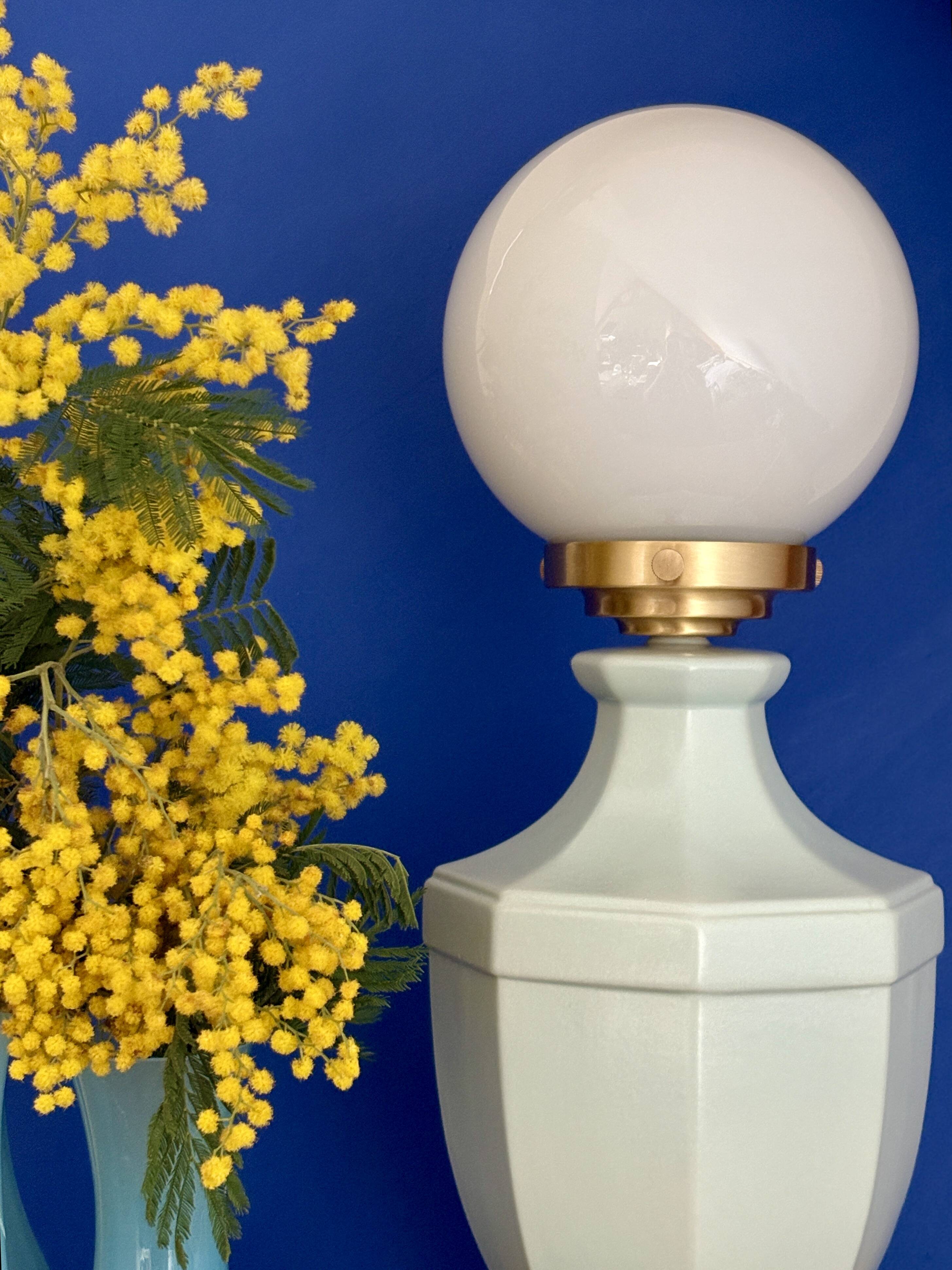 Vintage table lamp in blue ceramic and white opaline.