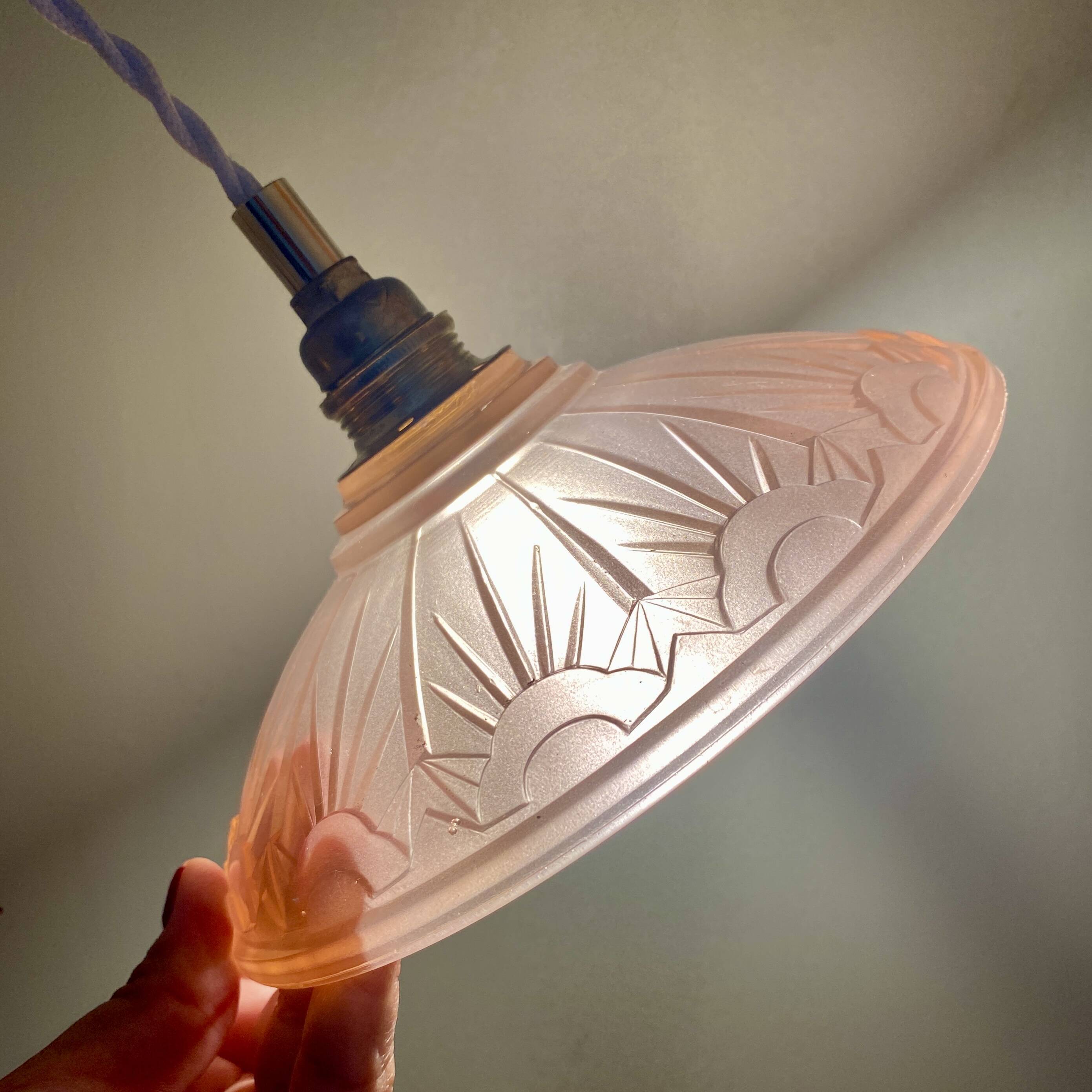 Suspension abat-jour Art Déco en verre dépoli rose