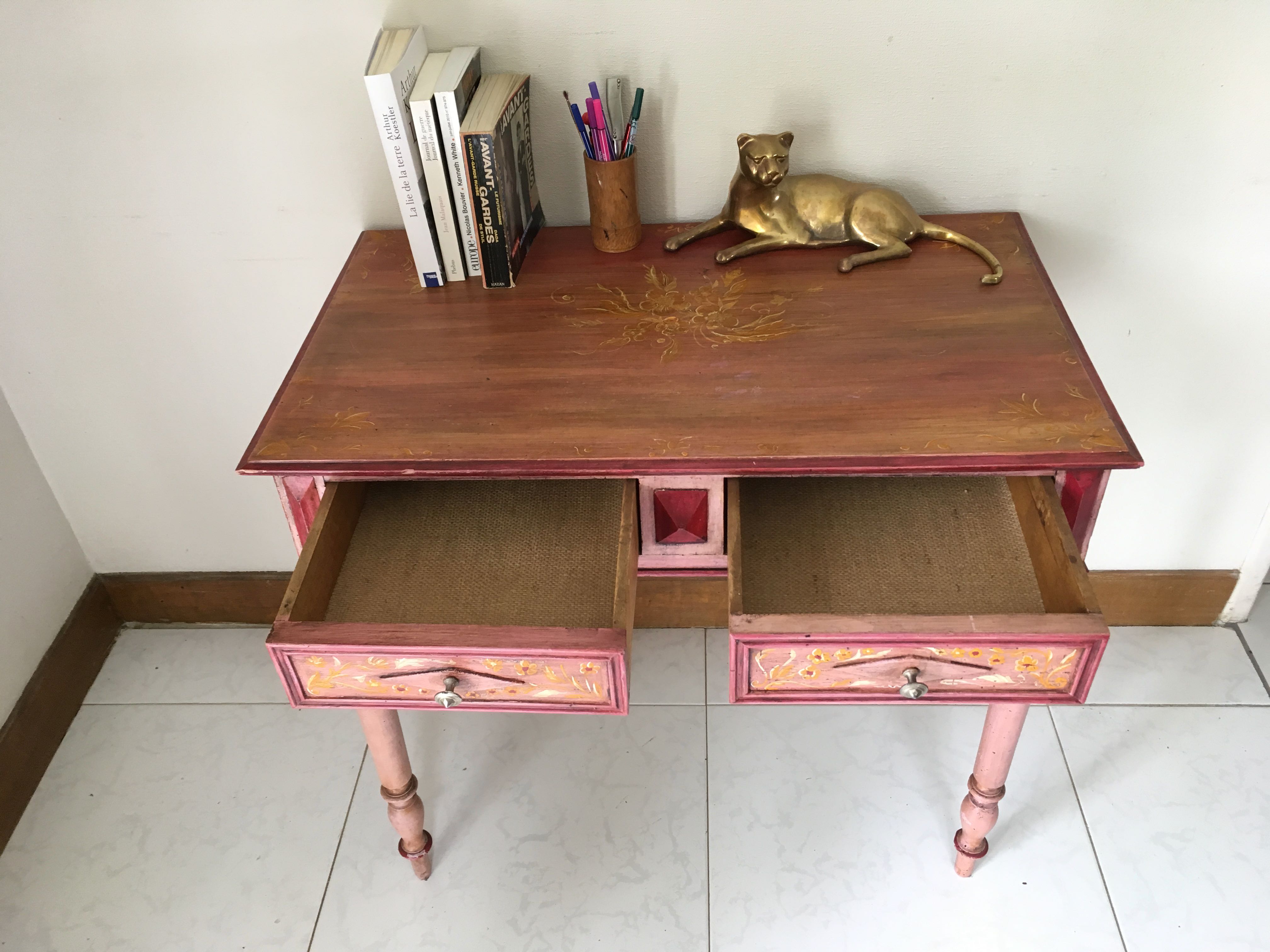 Table d’appoint à tiroirs ou bureau d'enfant