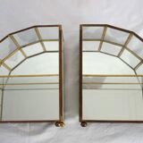 Ensemble de 3 vitrines laiton doré, verre, miroir années 60