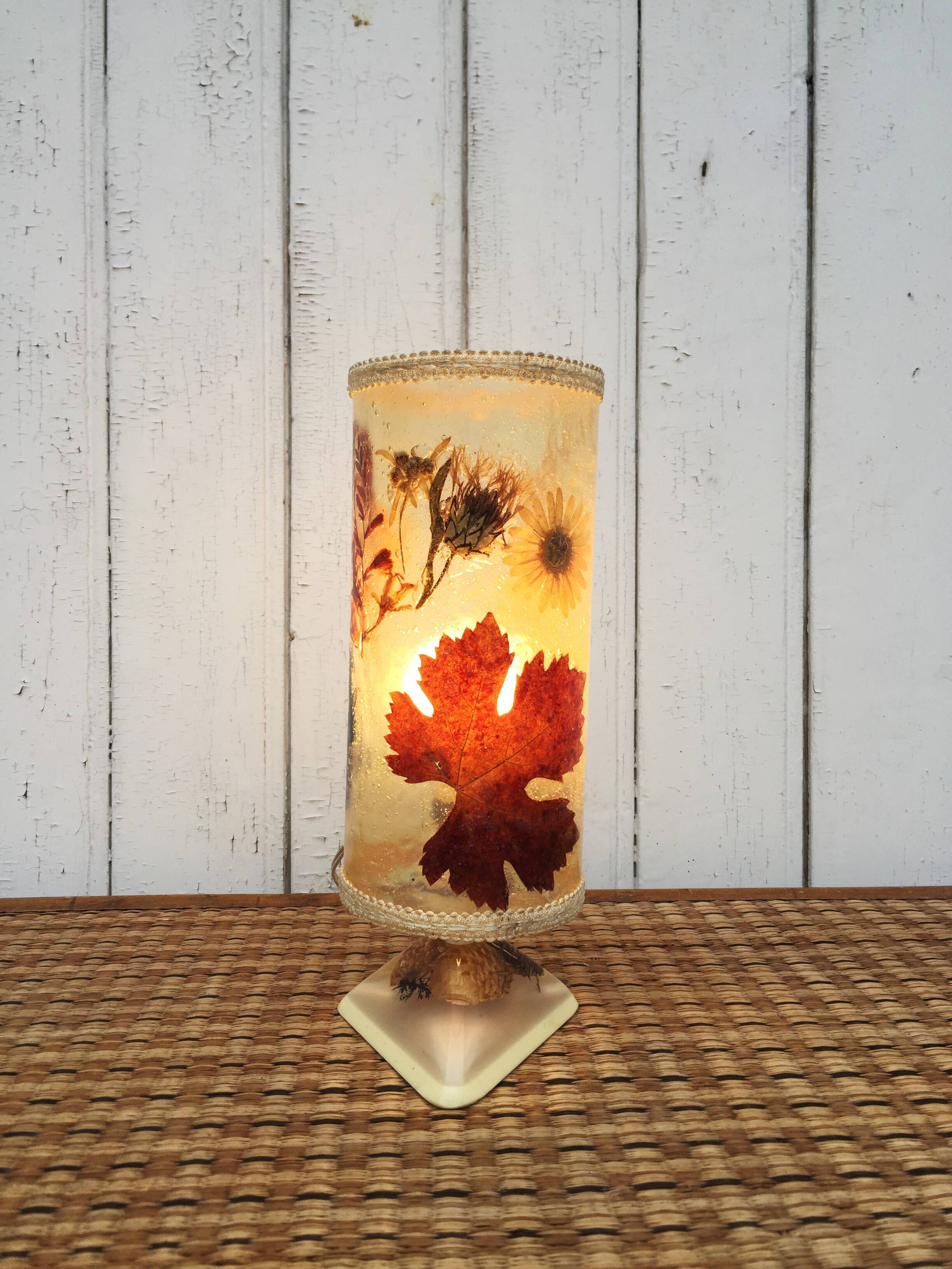 Resin lamp with inclusions of dried flowers