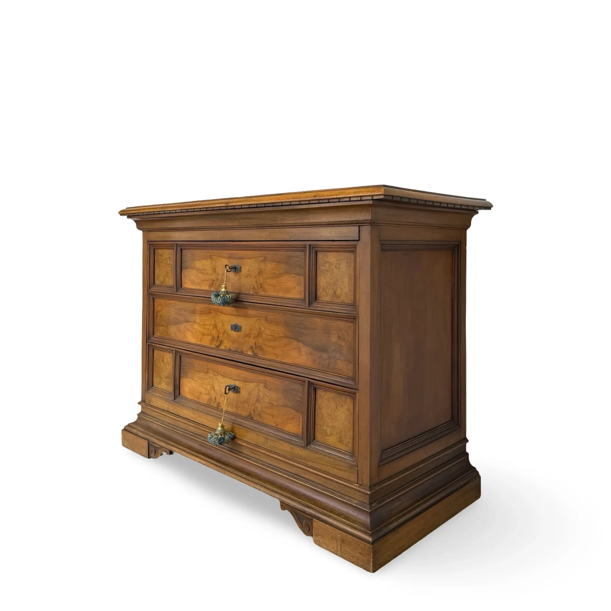 Elegant antique Italian chest of drawers, dating from the 20th century