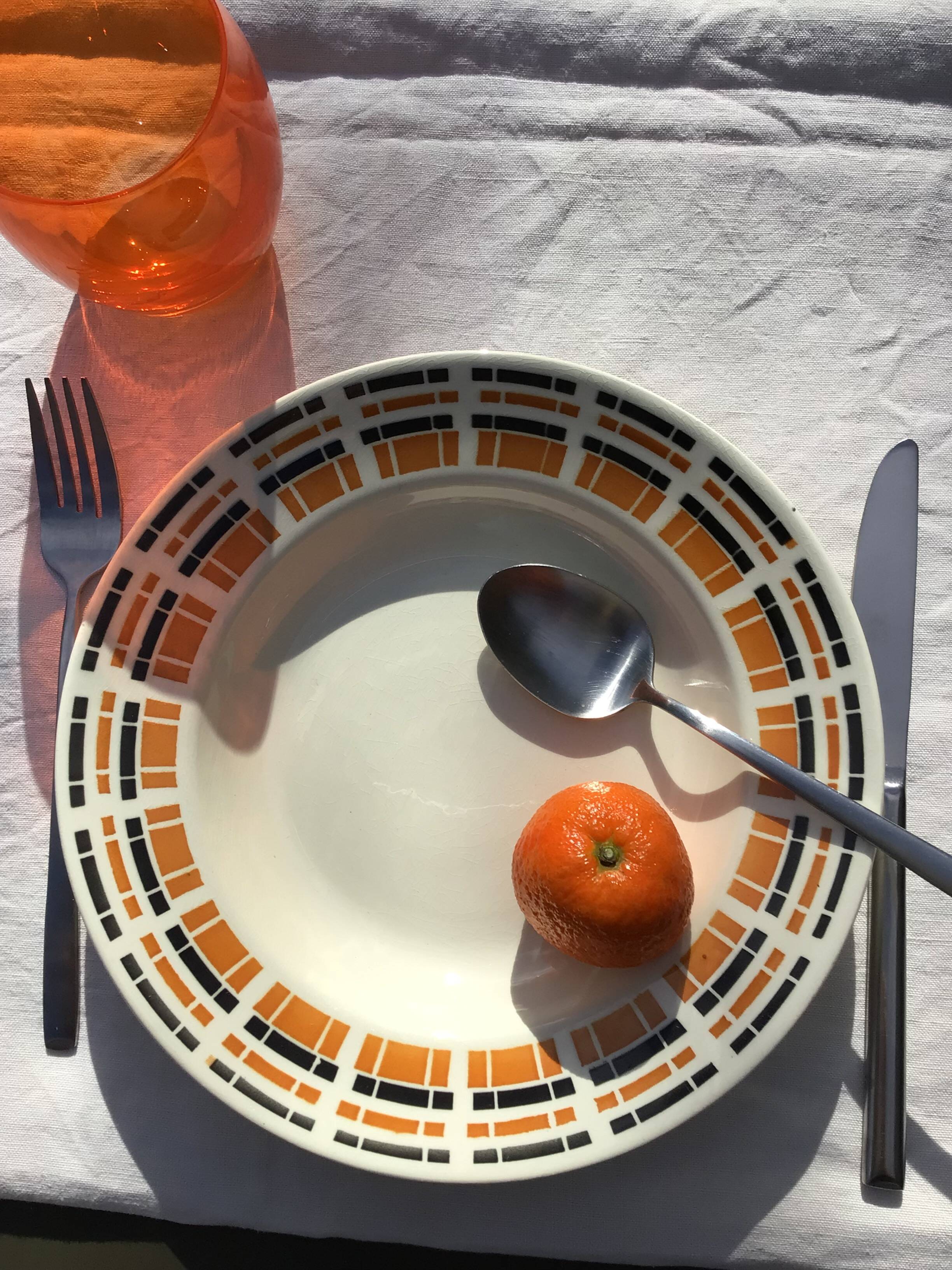 5 Badonviller red and black Scottish soup plates