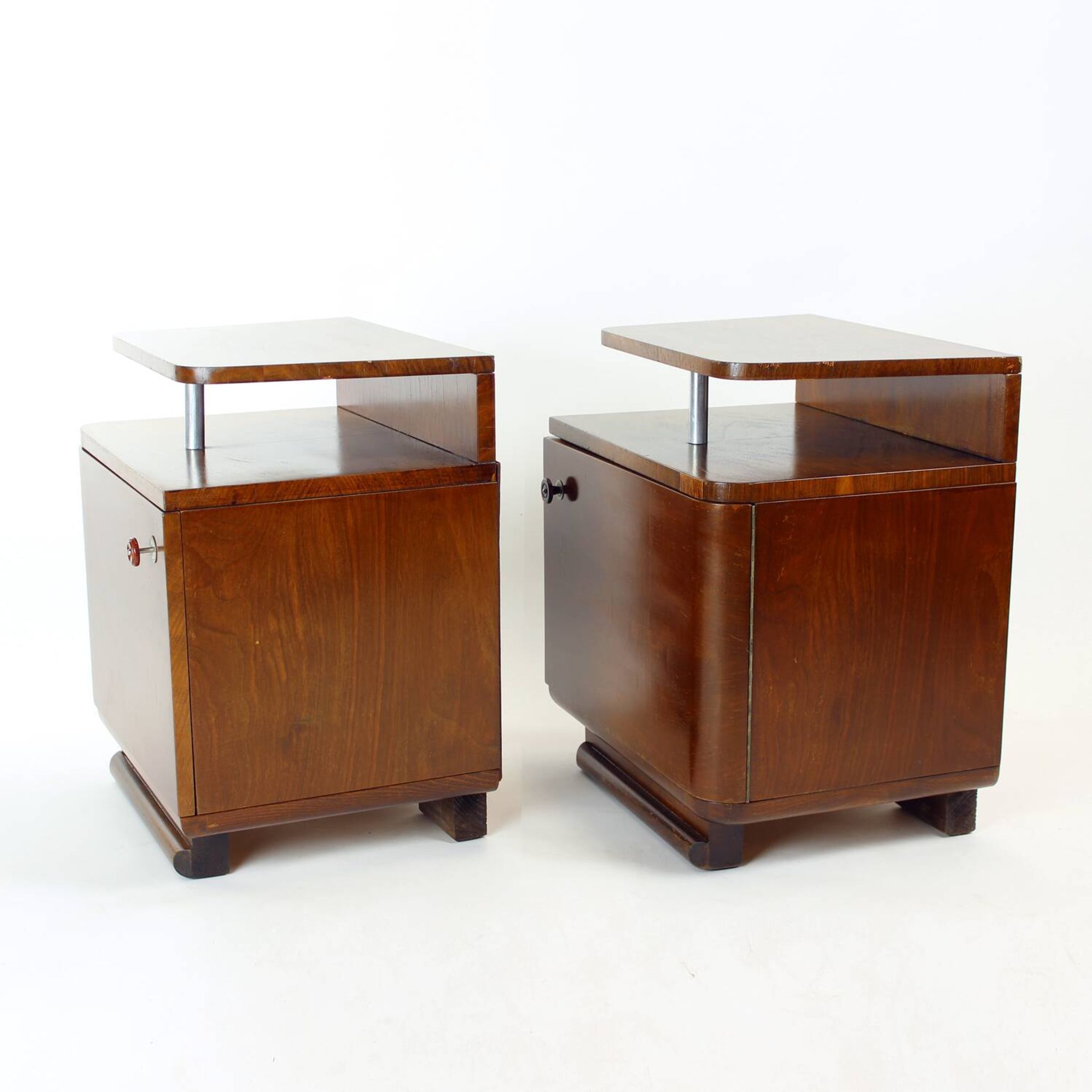 Ensemble de deux tables de chevet Bauhaus, Tchécoslovaquie, années 1950