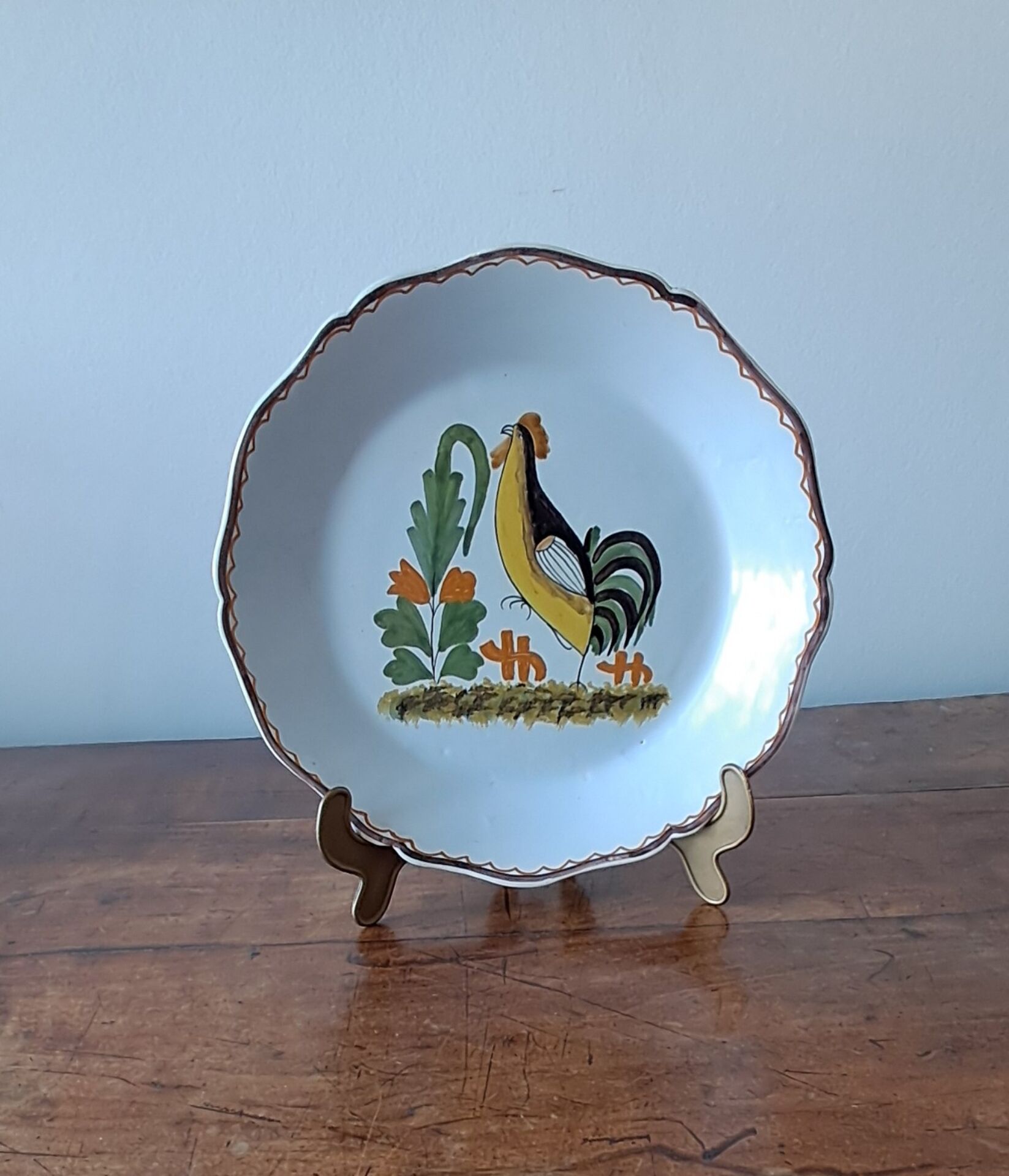 Decorative plate in the 18th-century style. Decoration of a stylised rooster.