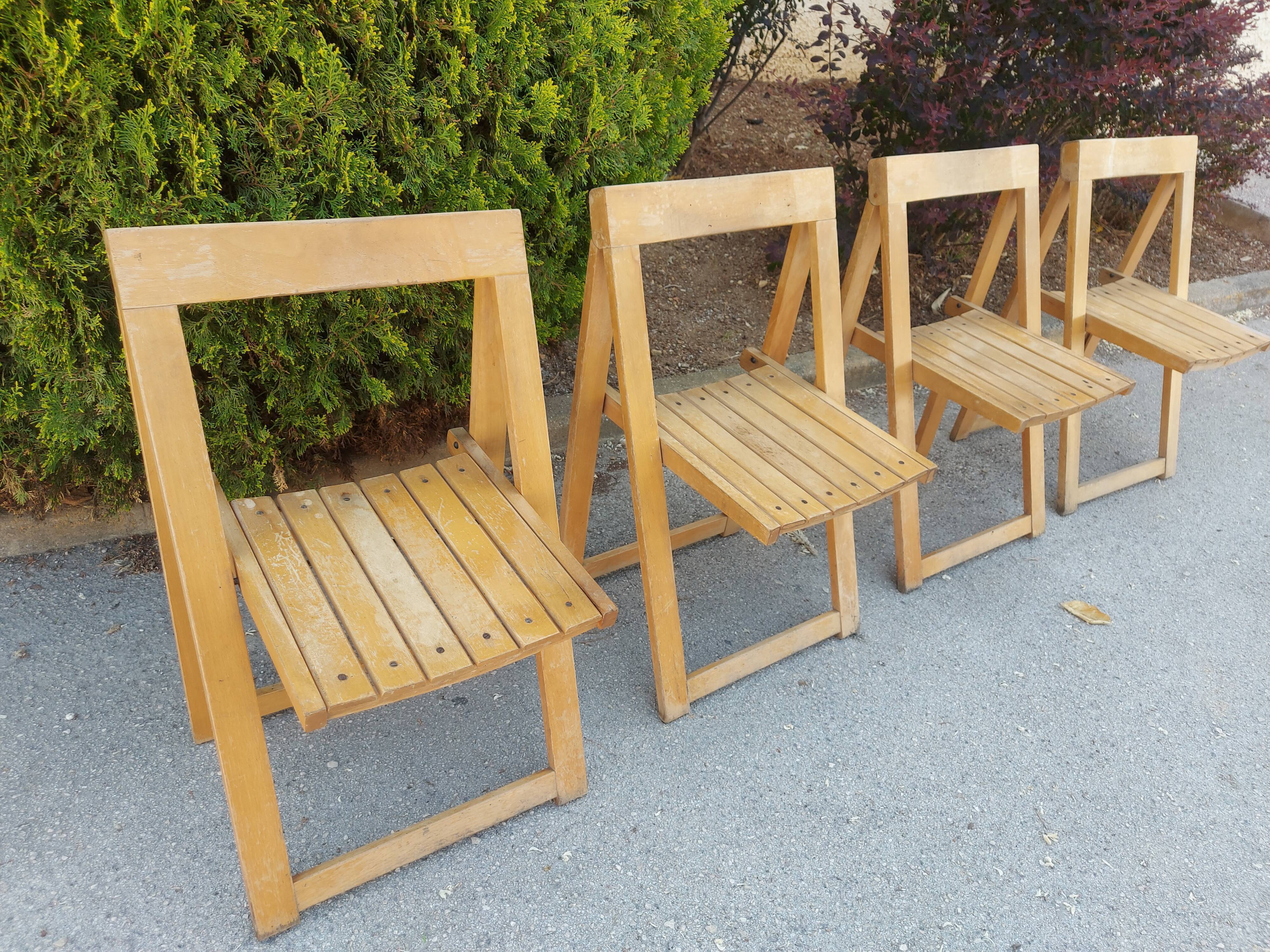 4 folding chairs