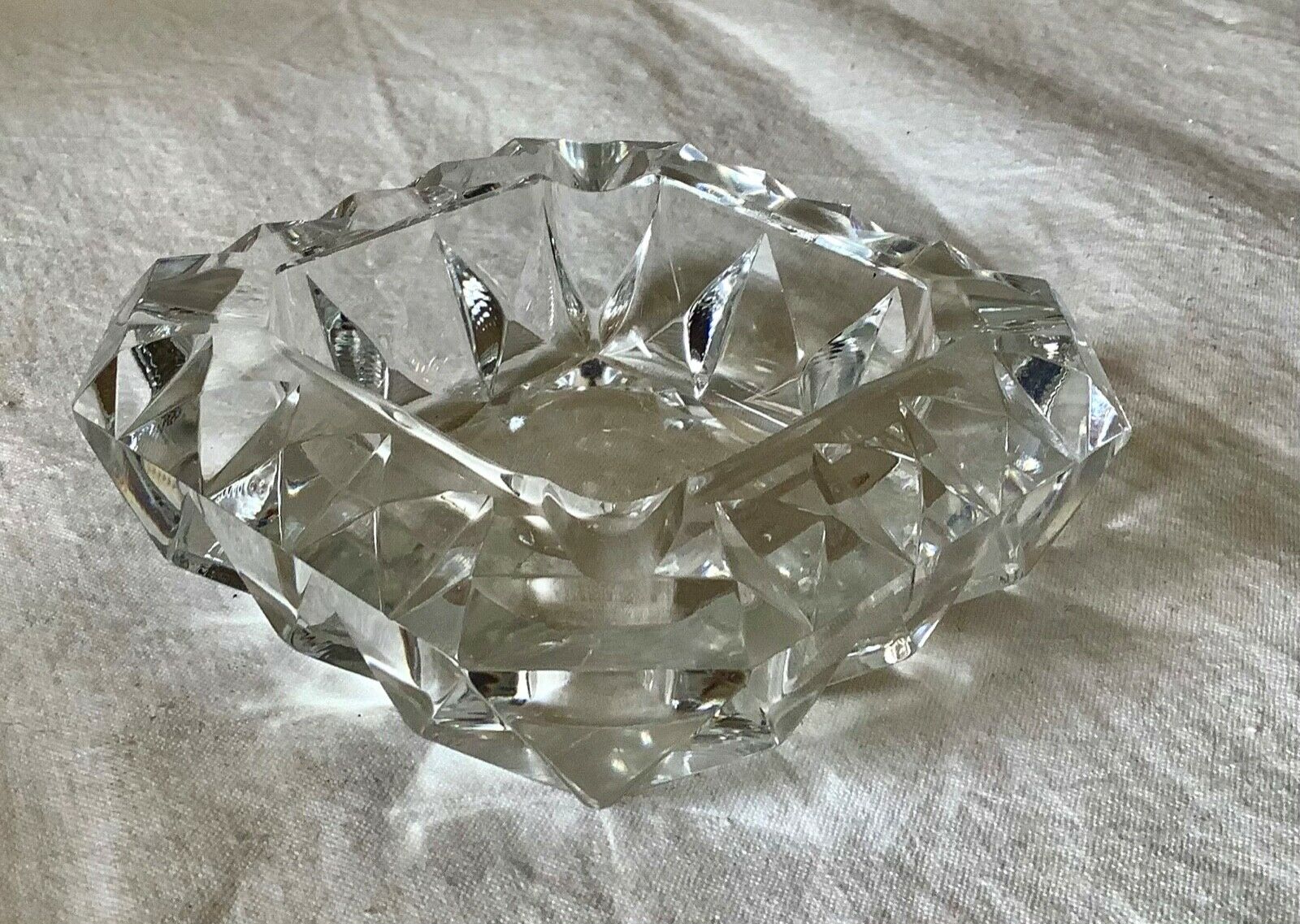 Cendrier en cristal taillé signé Val Saint Lambert