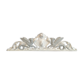 Fronton bois patiné motif chimères
