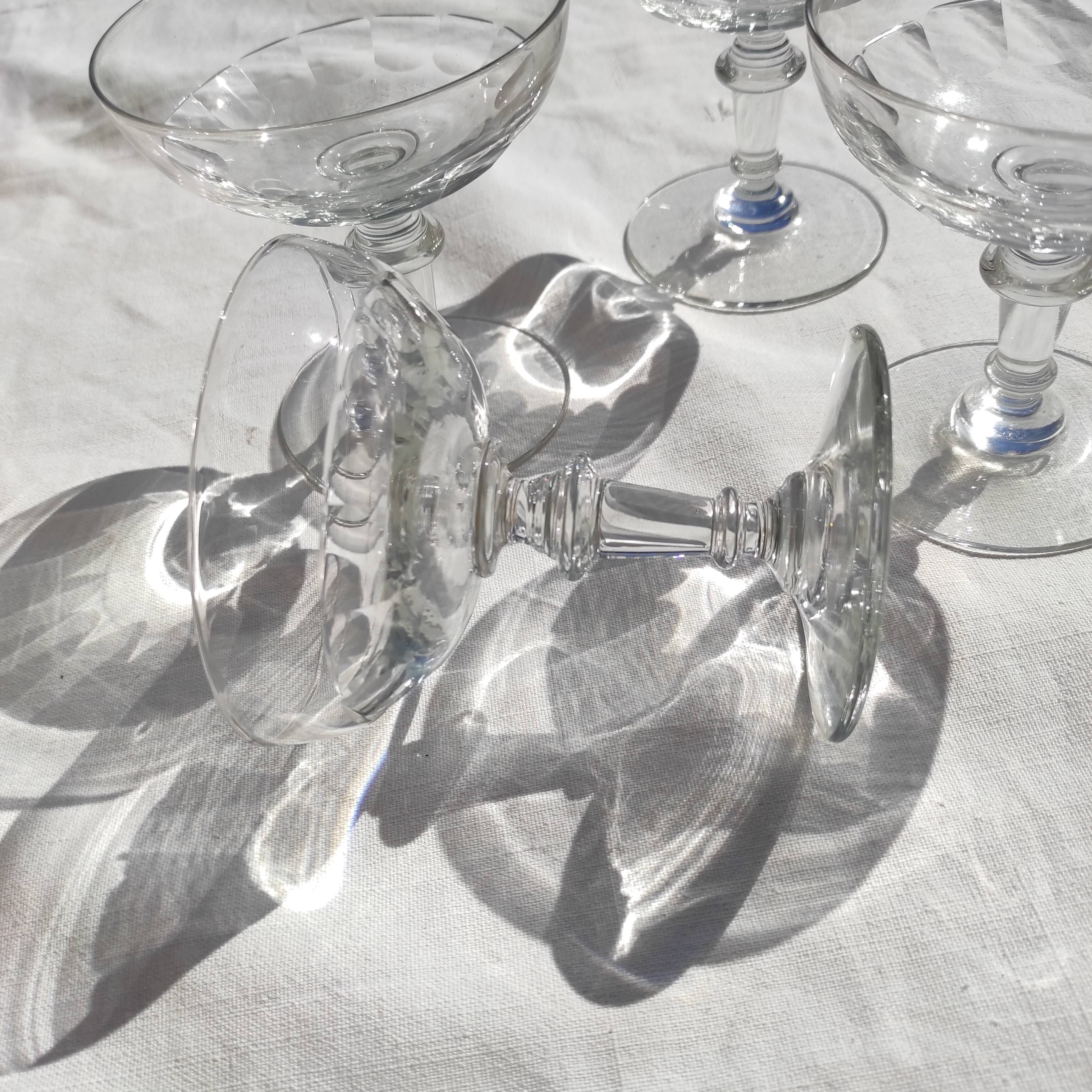 Champagne glasses 1 set of 4 crystal with flat ribs on curve