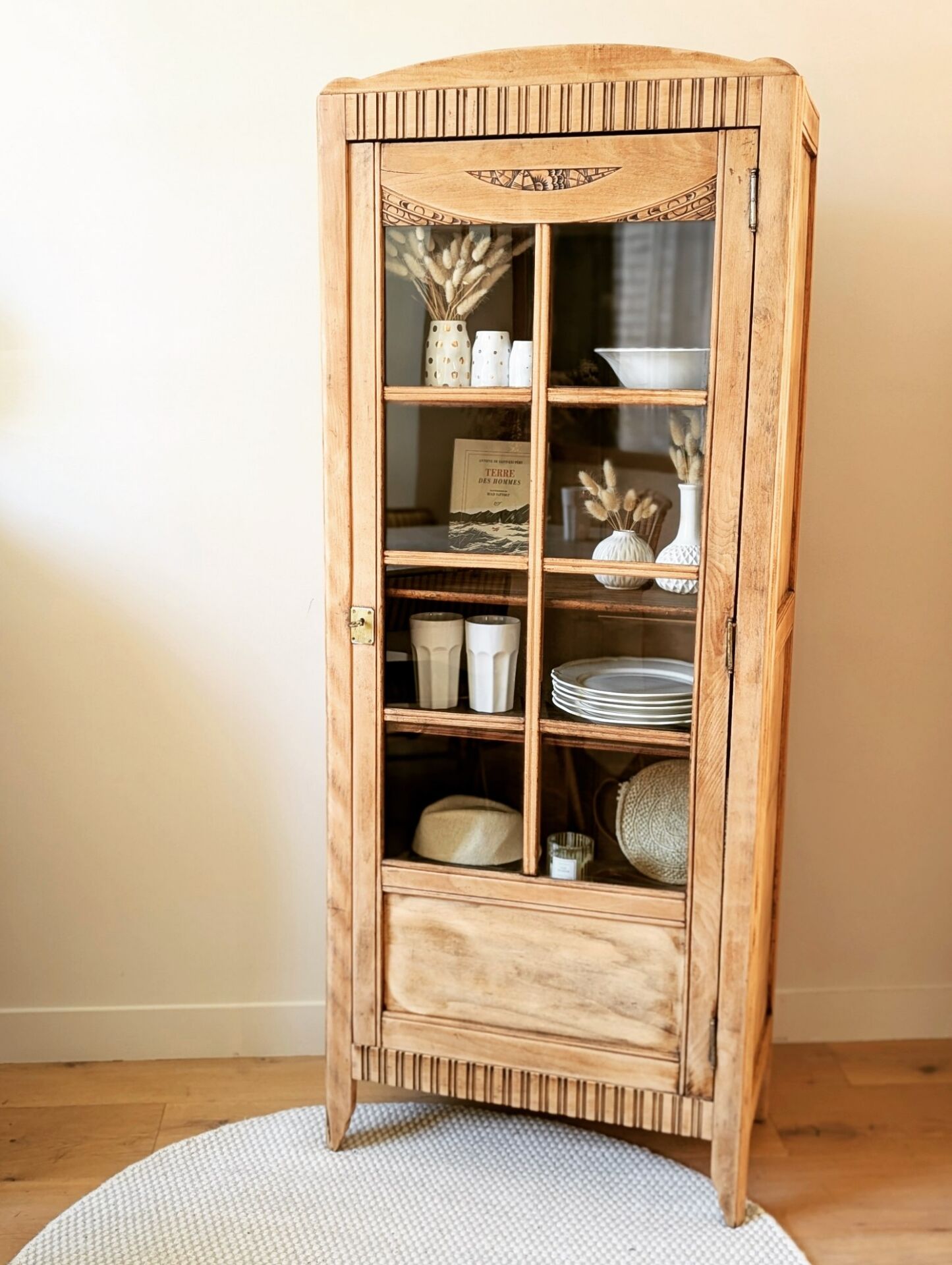 Armoire bonnetière Art Déco vitrée