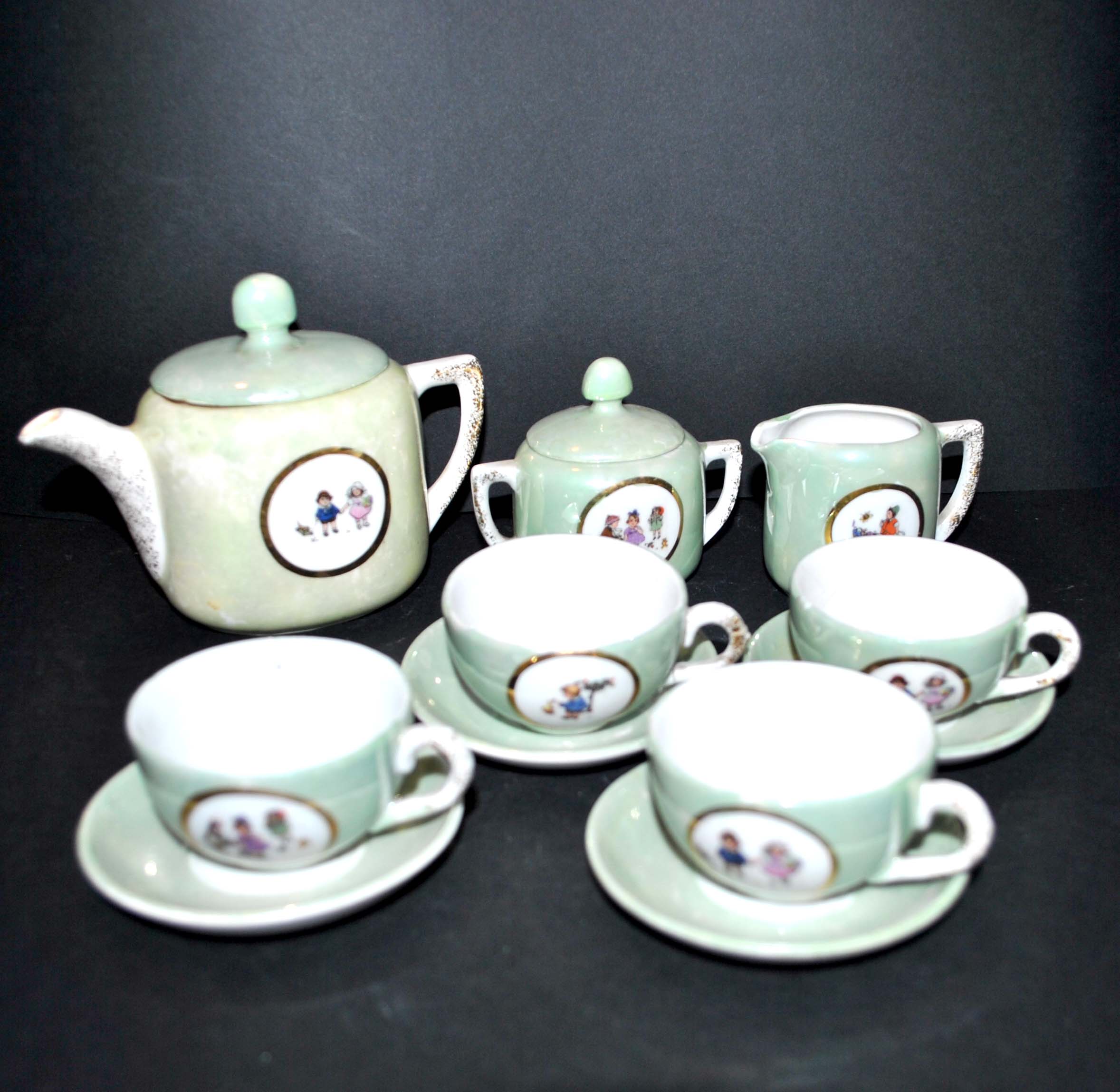 Toy Dinette Tea set in iridescent porcelain - silkscreened doll decoration 1920