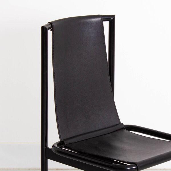 Lot de 2 chaises vintage en métal et simili cuir noir