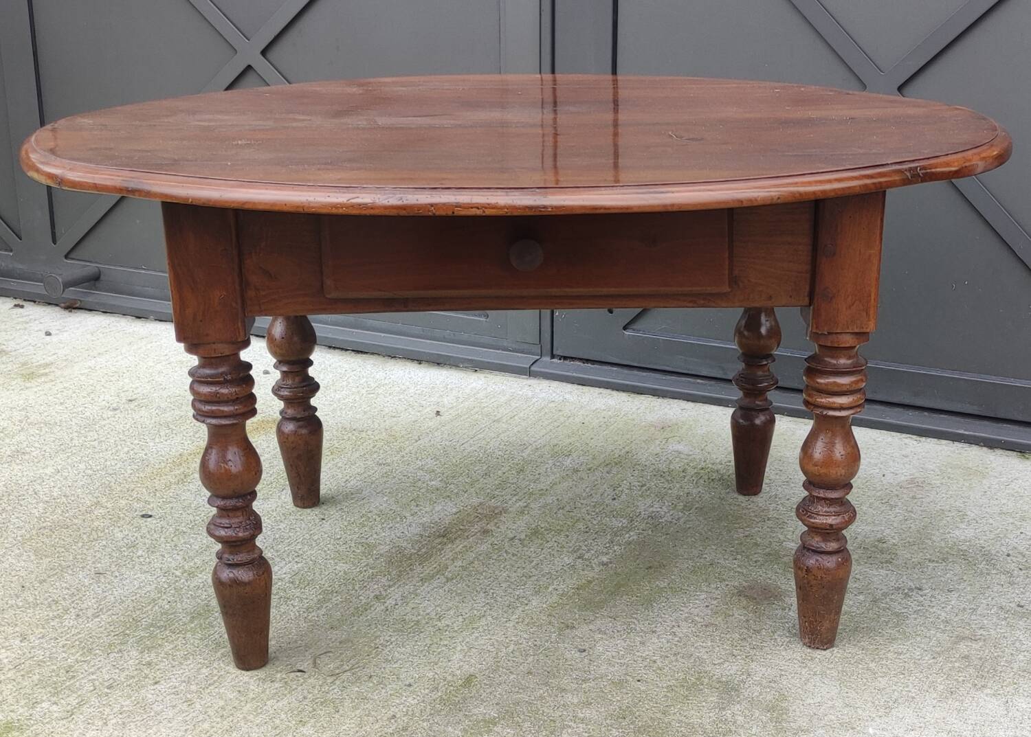Old louis philippe oval coffee table 1 drawer