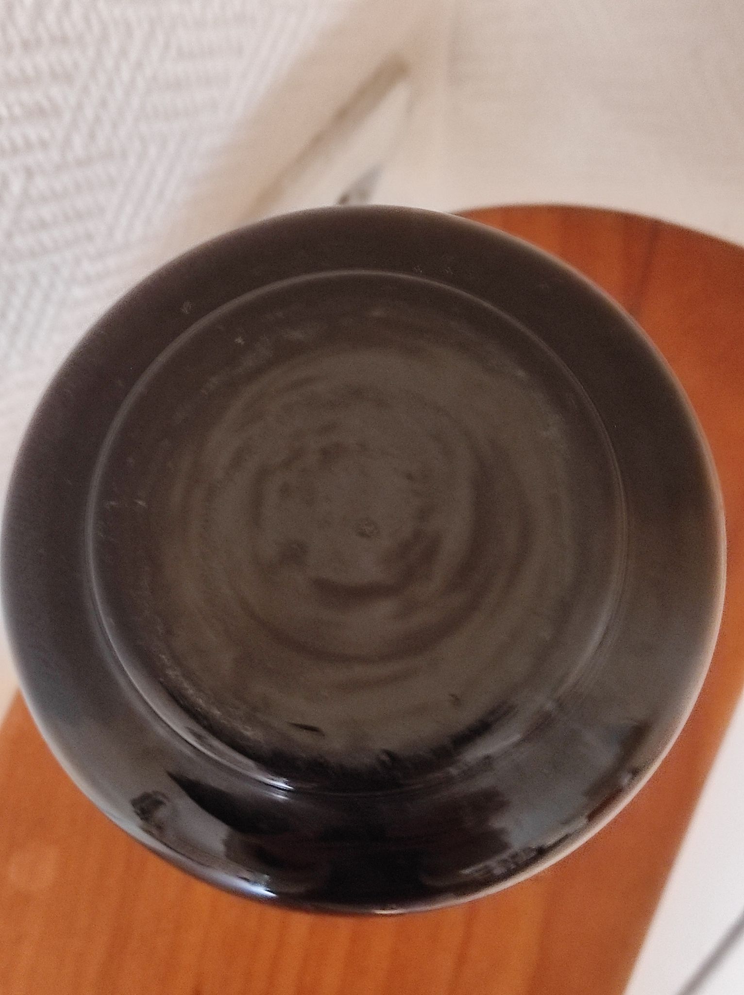 Vase en opaline noire