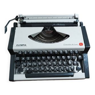 Machine à écrire Olympia Traveller de Luxe blanche