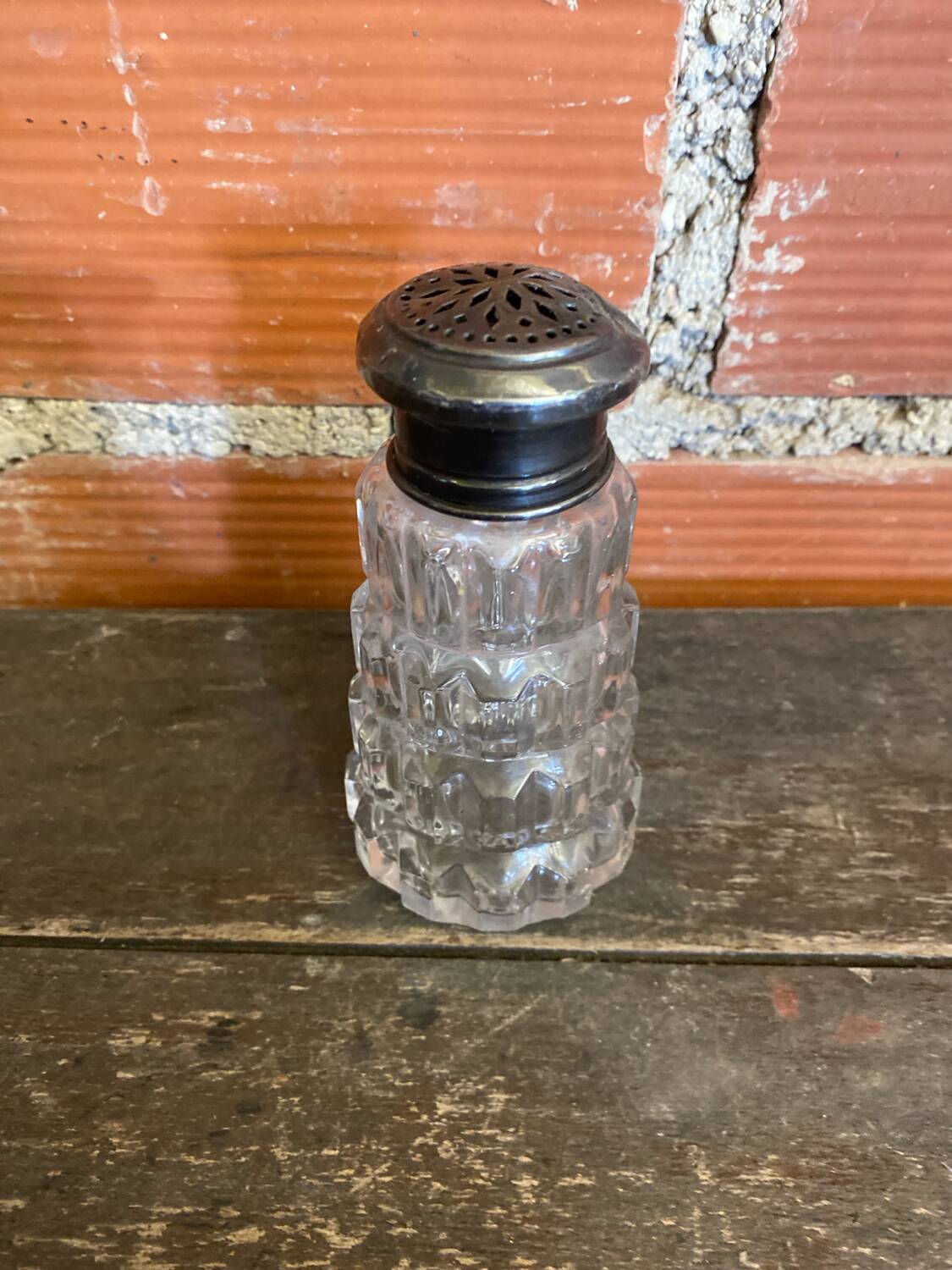 Saupoudreuse Sucrier Ancien Verre Moulé + Bouchon Métal Argenté Vintag