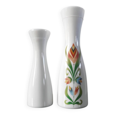 Paire de vases soliflores en opaline blanche à décor floral – Années 7