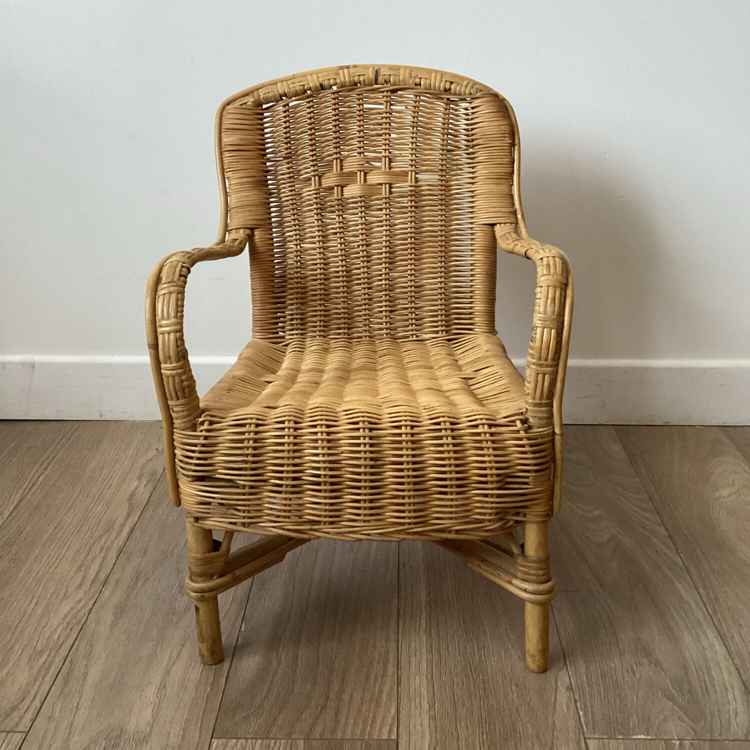 Children's chair in woven wicker