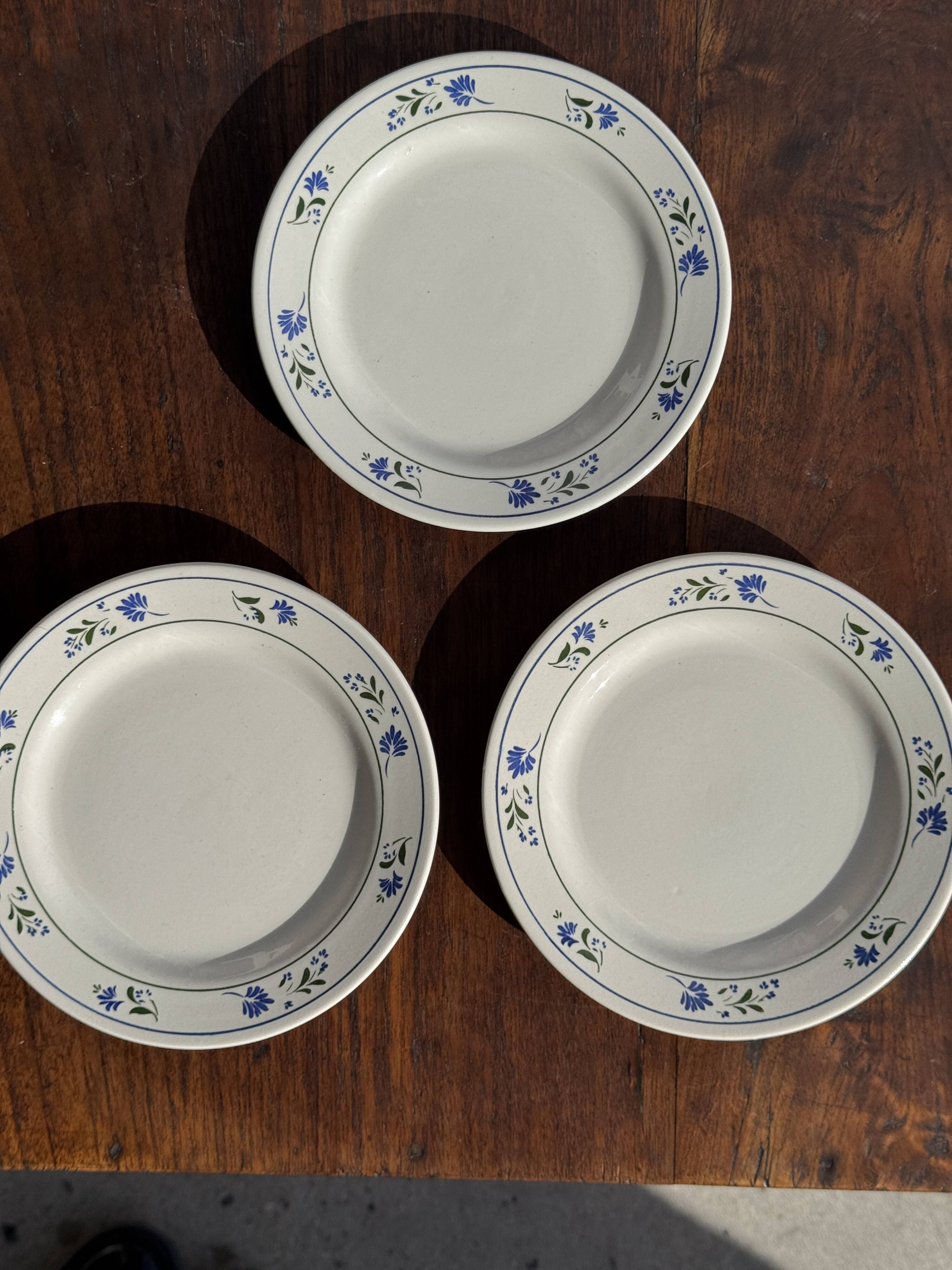 Lot de 3 petites assiettes à dessert frise de fleurs bleues pas de marque