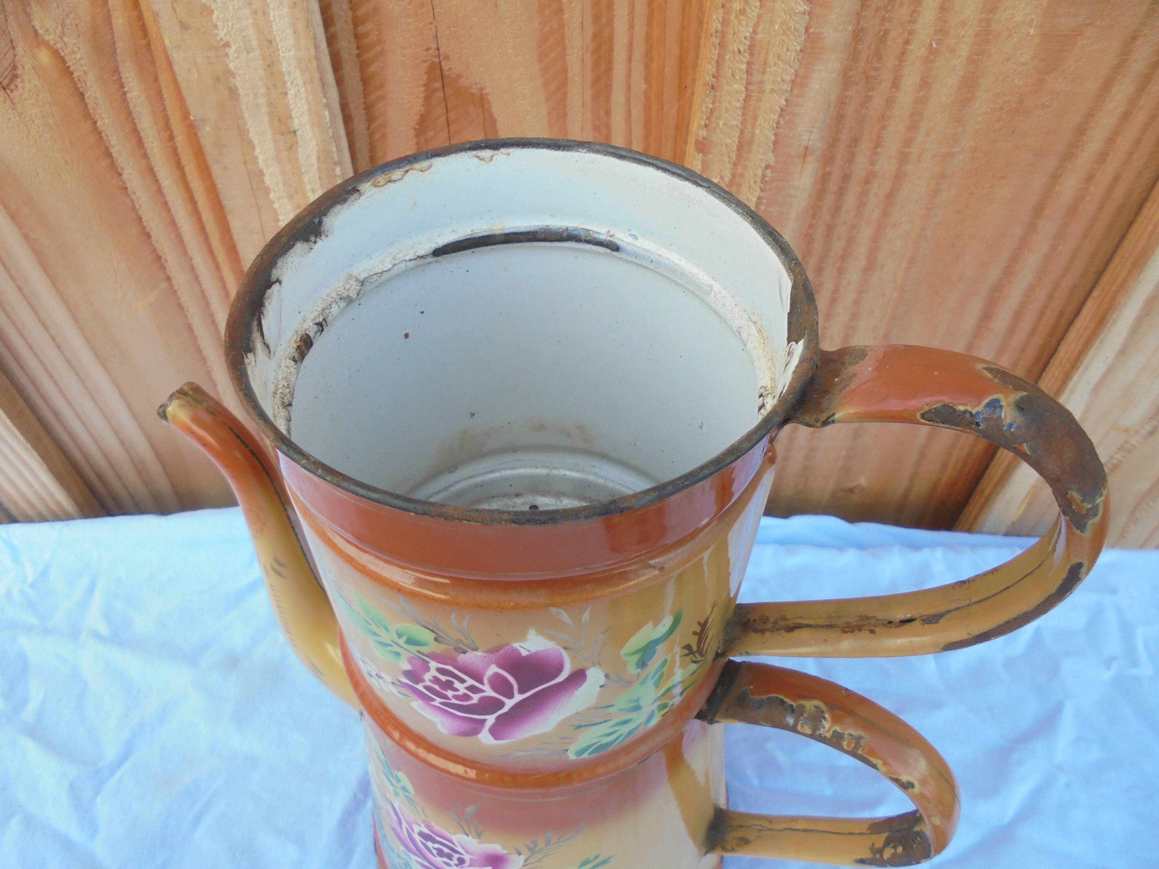 Enamelled cafeite floral decoration