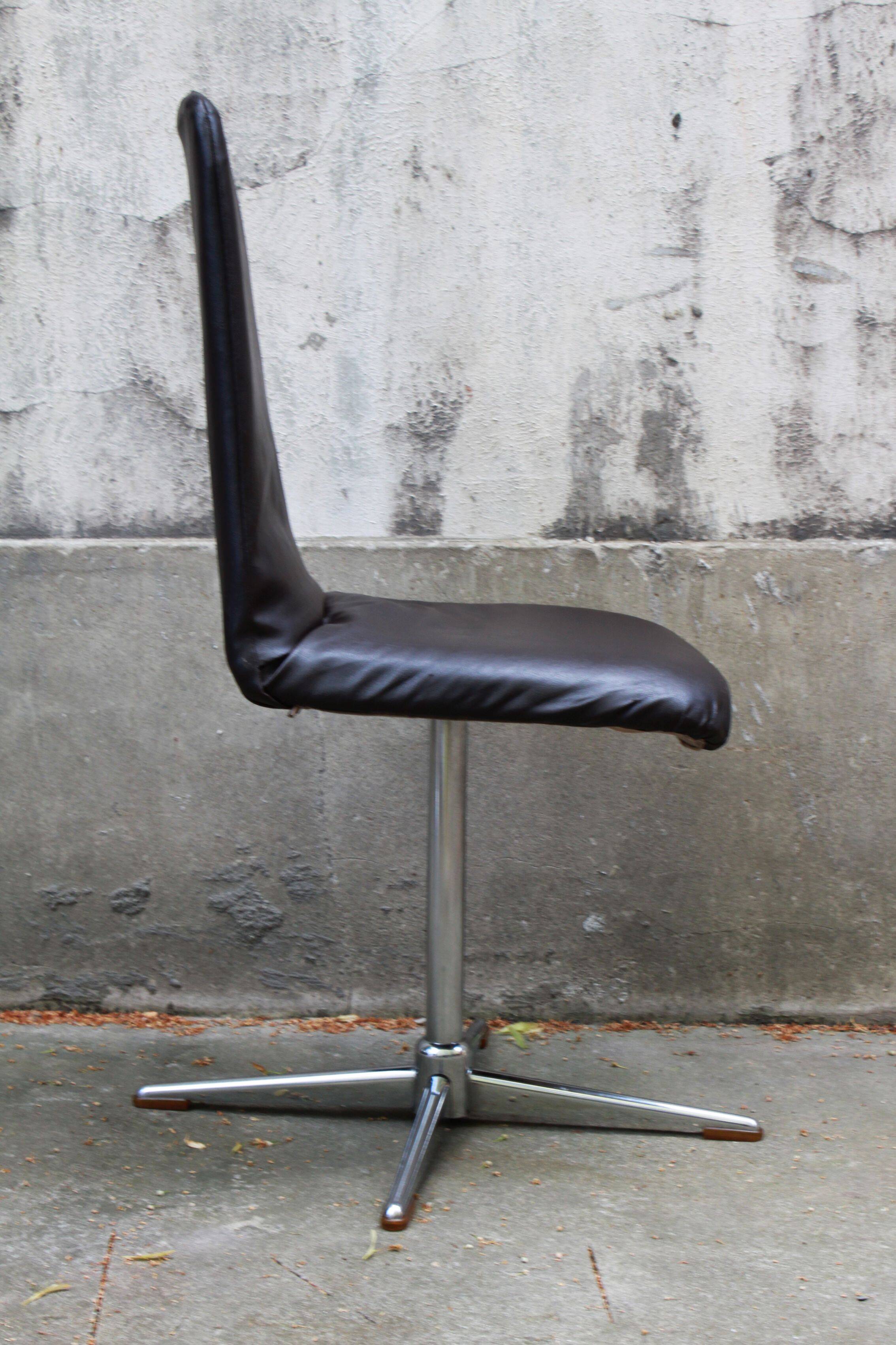 Série de chaises vintages par Eka