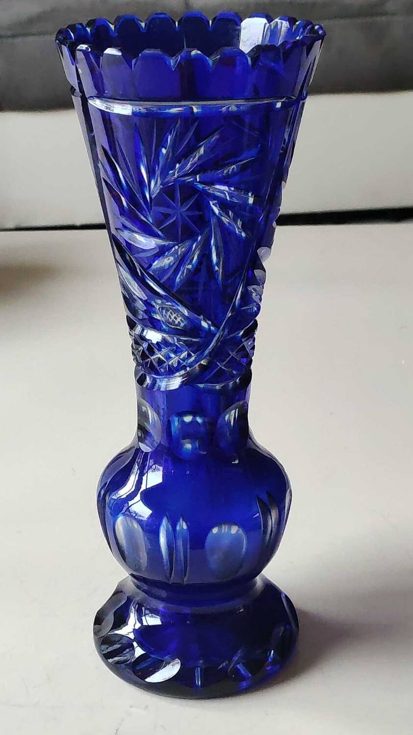Bohemian cut crystal vase. Notched neck. Sophisticated stars, 26 cm