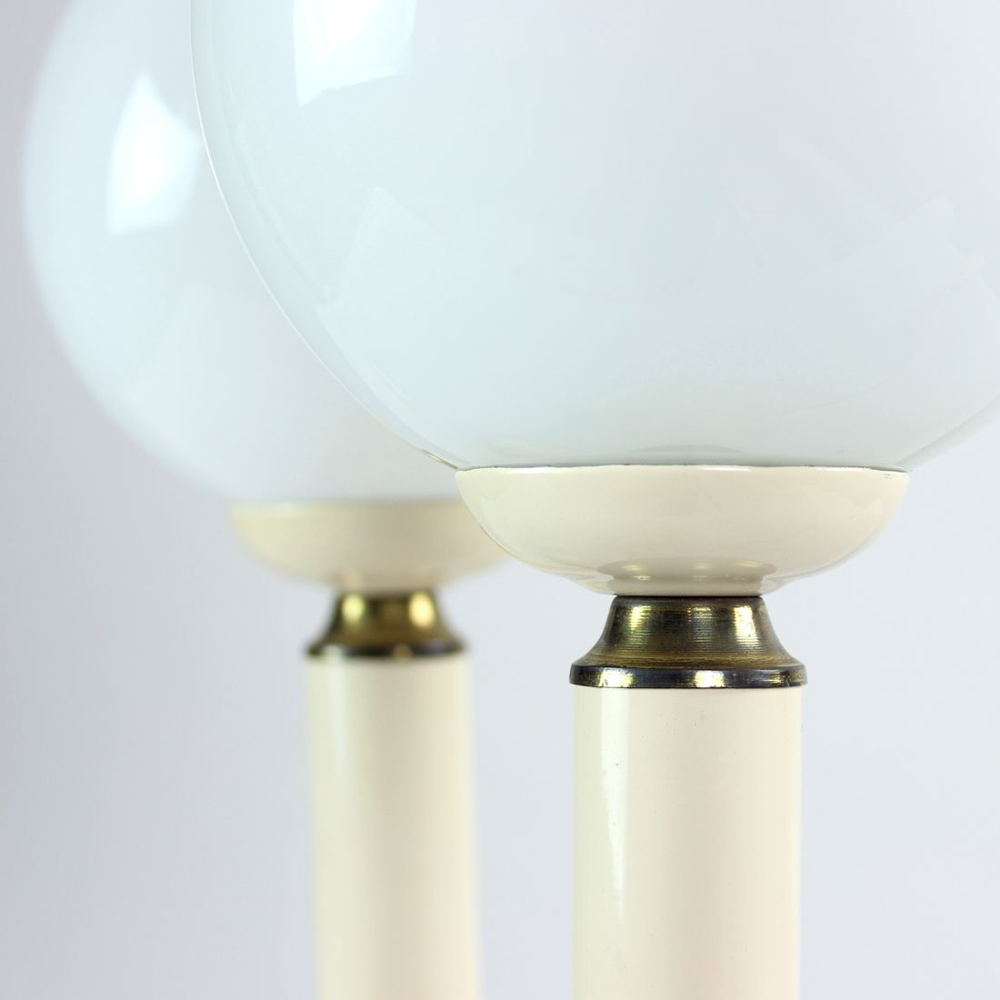 Paire de lampes en verre opalin, Tchécoslovaquie années 1970