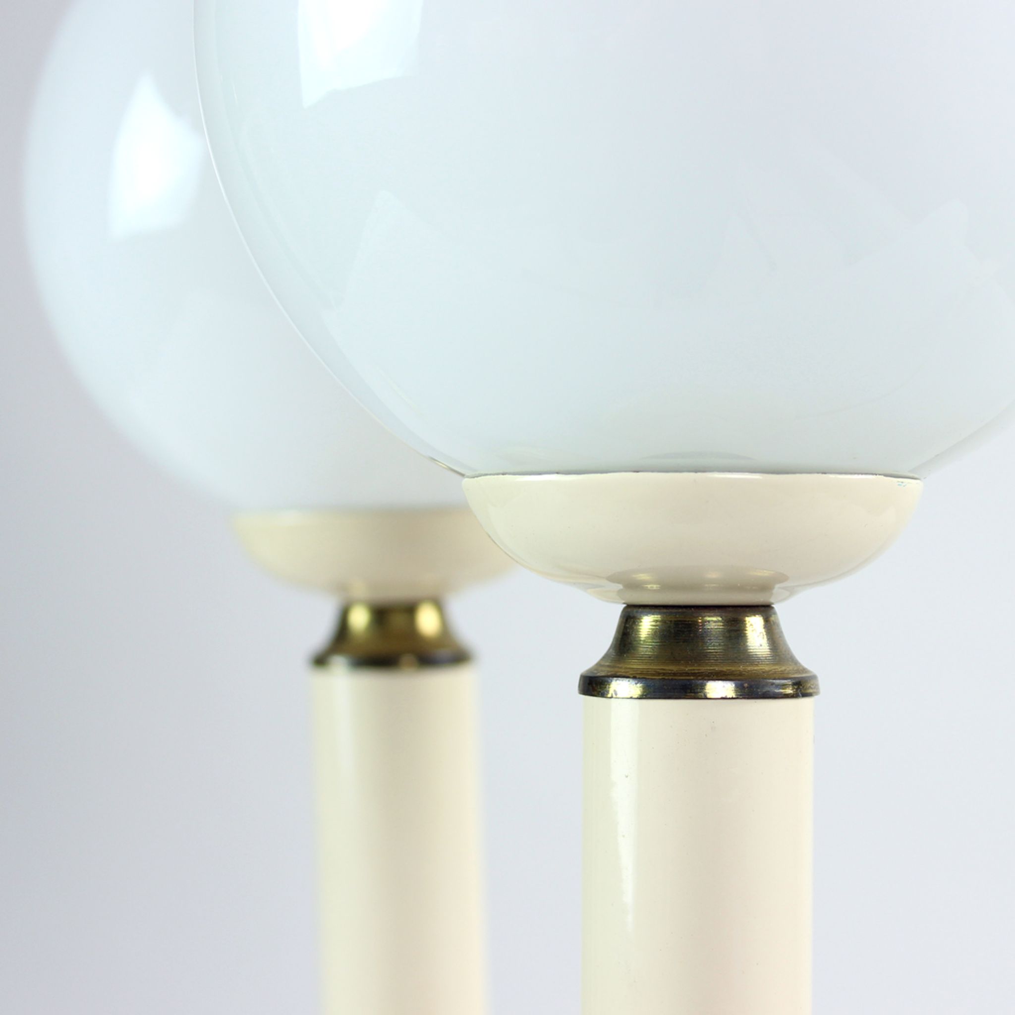Paire de lampes en verre opalin, Tchécoslovaquie années 1970
