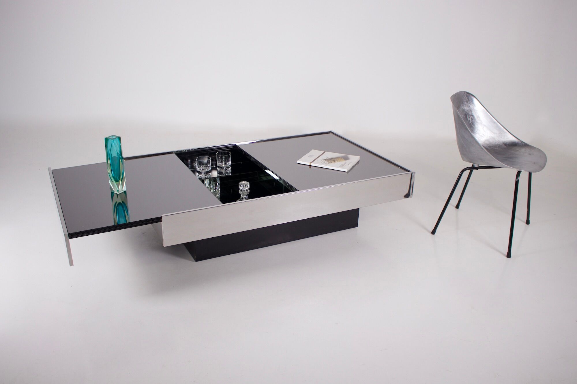 Opening coffee table in bar, Rizzo & Cidue 1970.