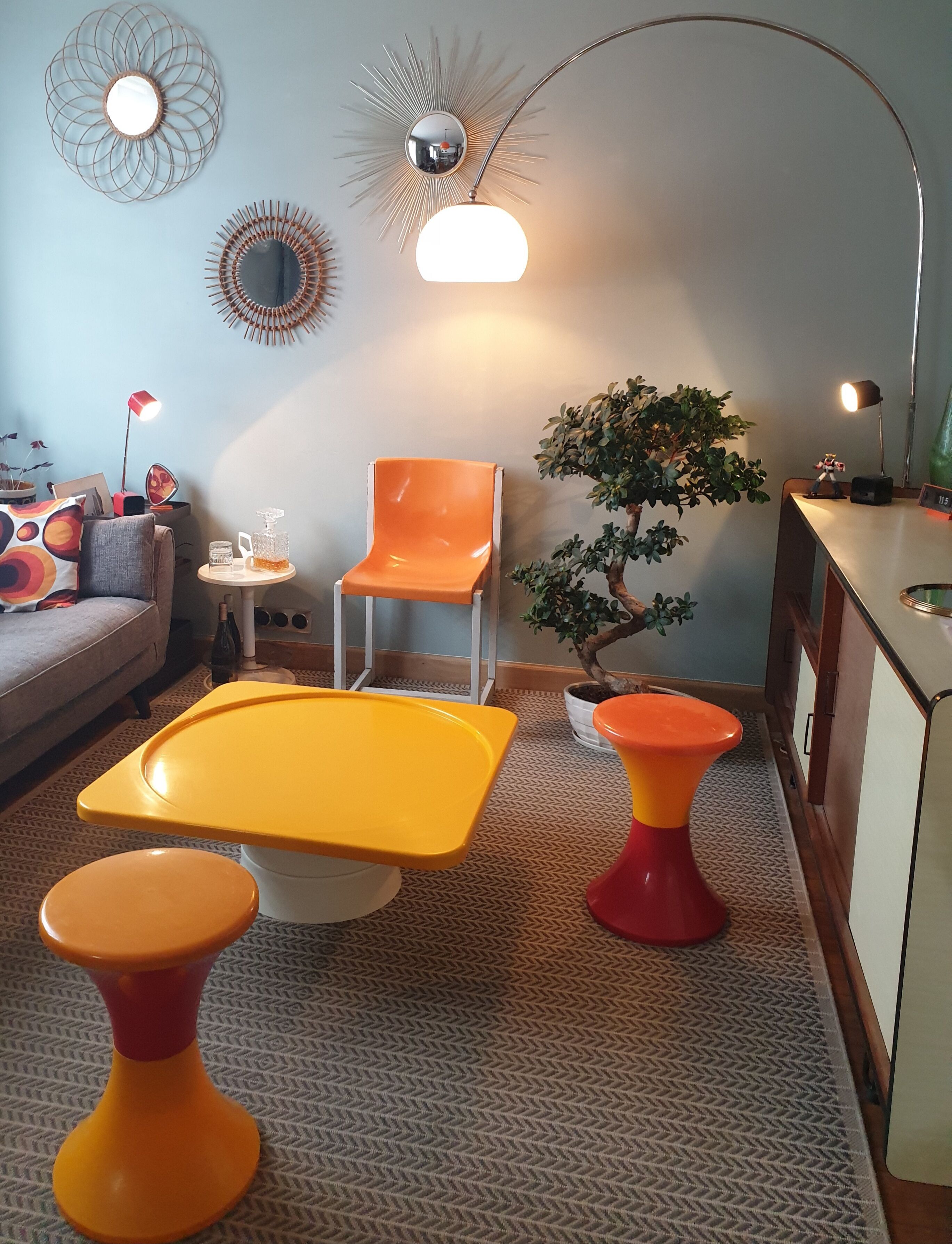 Lot table basse coffre orange  pivotante + tatam sramp 70's